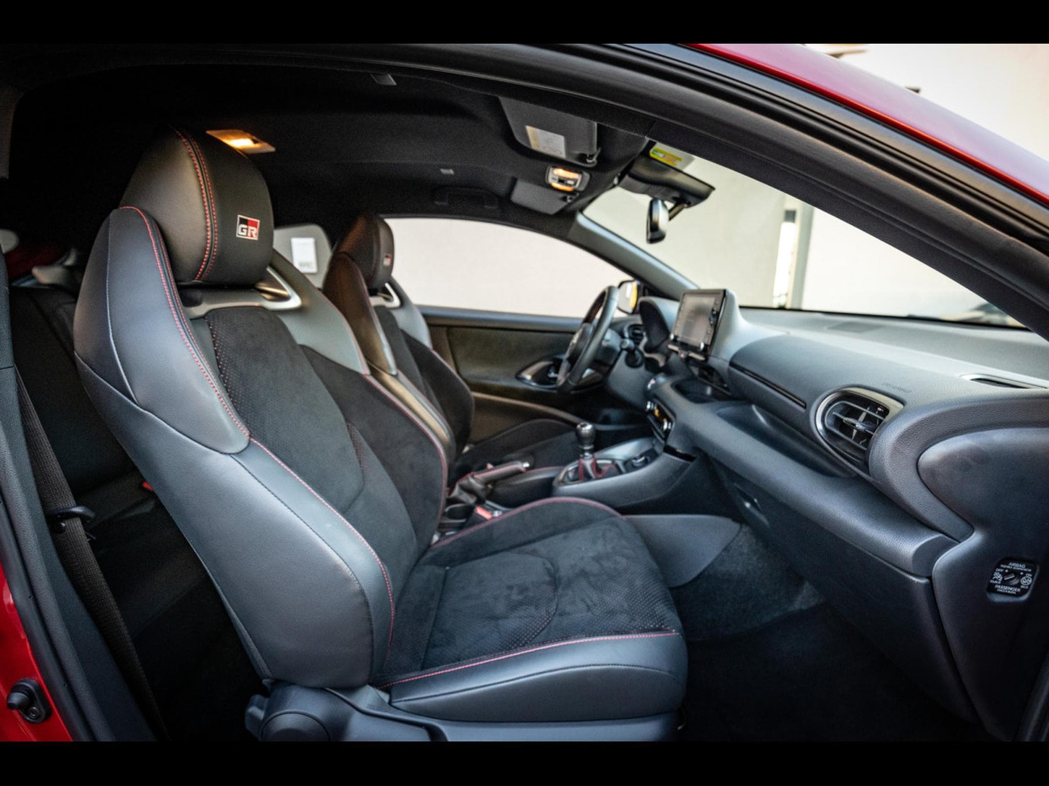 Toyota Yaris GR-FOUR 1.6L TURBO HIGH PERFORMANCE - MANUAL 6 - KARMINA-ROT (2022) - Photo 15