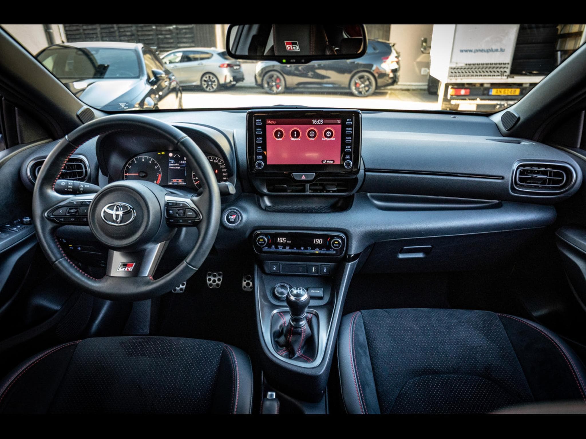Toyota Yaris GR-FOUR 1.6L TURBO HIGH PERFORMANCE - MANUAL 6 - KARMINA-ROT (2022) - Photo 16