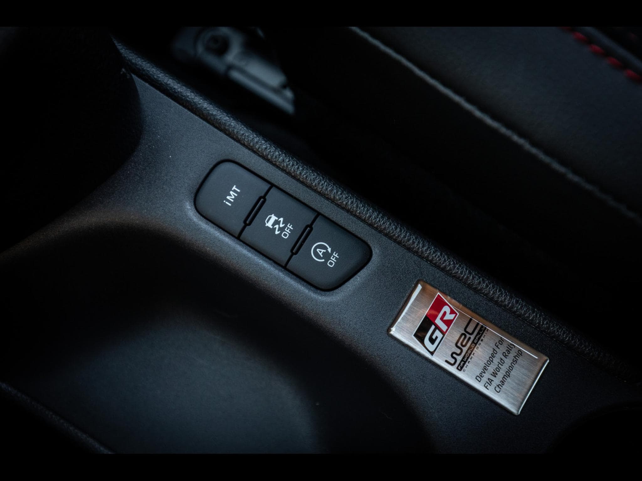 Toyota Yaris GR-FOUR 1.6L TURBO HIGH PERFORMANCE - MANUAL 6 - KARMINA-ROT (2022) - Photo 20