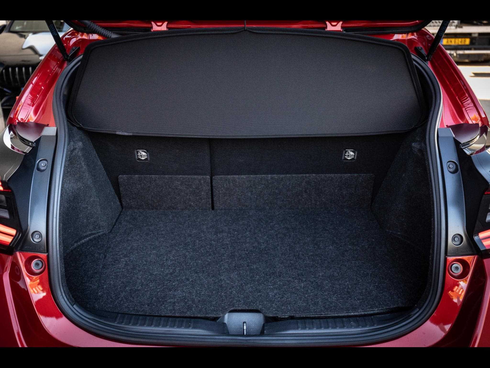 Toyota Yaris GR-FOUR 1.6L TURBO HIGH PERFORMANCE - MANUAL 6 - KARMINA-ROT (2022) - Photo 23