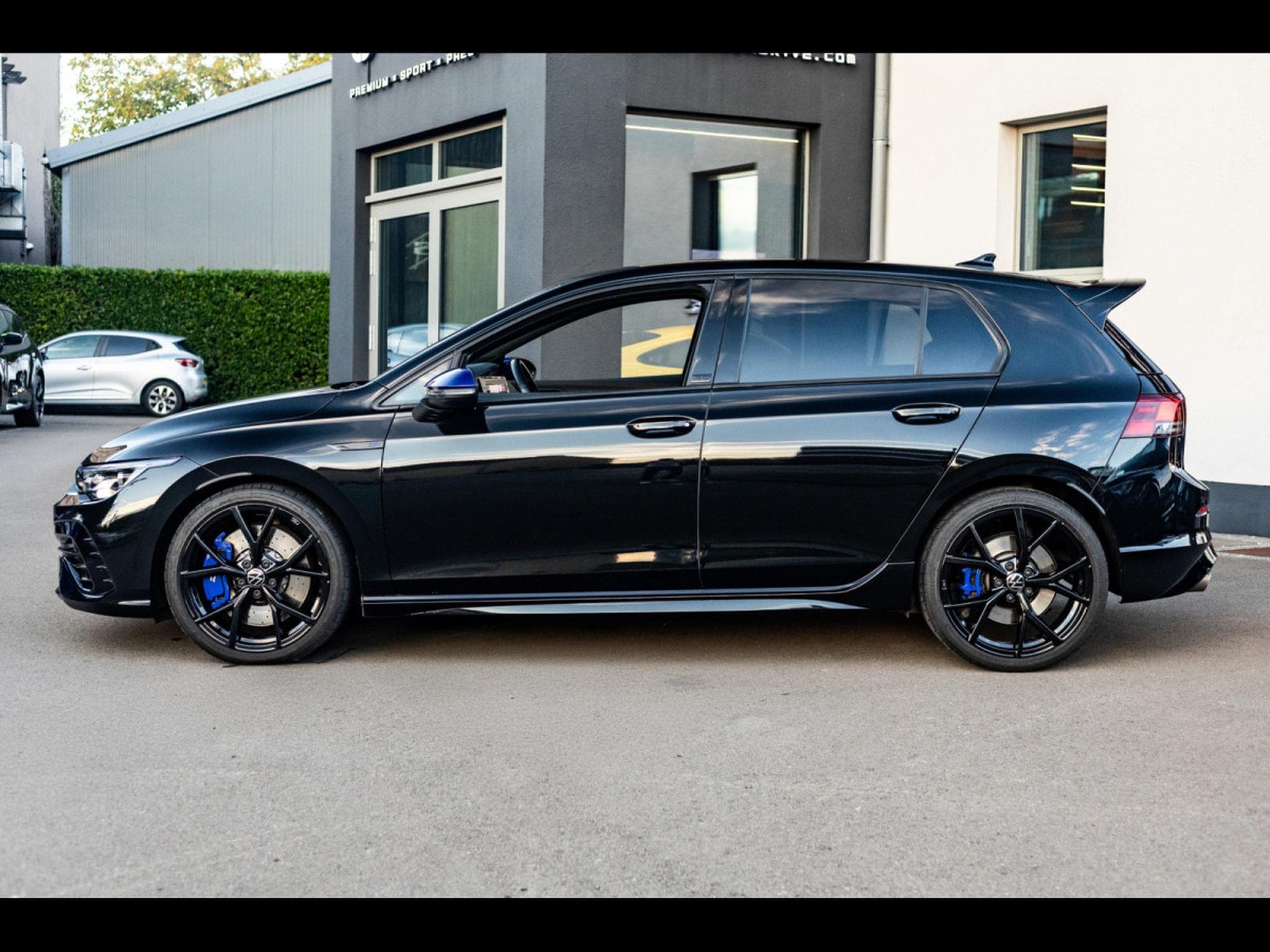 VW Golf R 2.0 TSI DSG7 4MOTION 20 YEARS - PACK R-PERFORMANCE - AKRAP (2024) - Foto 2