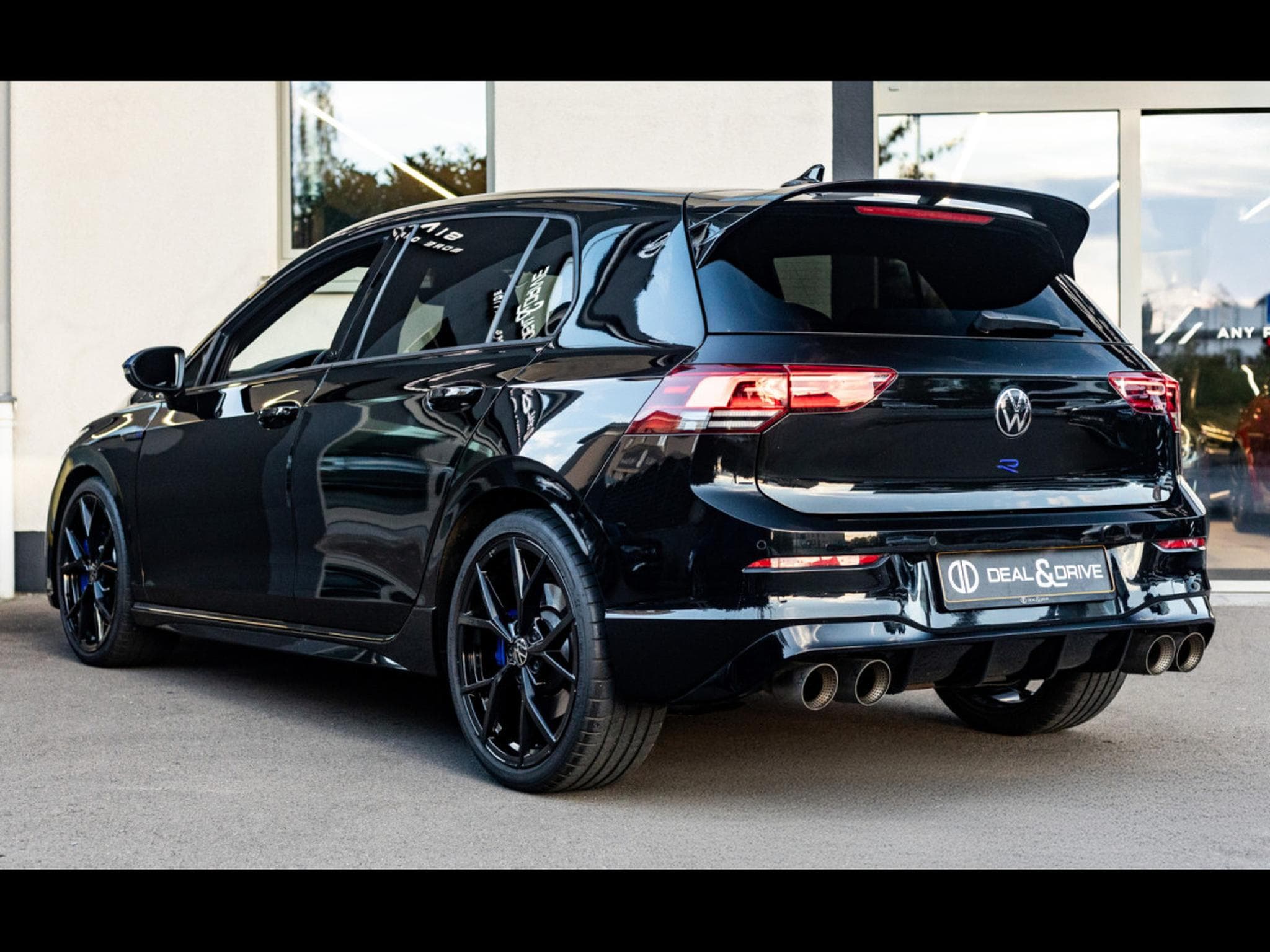 VW Golf R 2.0 TSI DSG7 4MOTION 20 YEARS - PACK R-PERFORMANCE - AKRAP (2024) - Foto 3