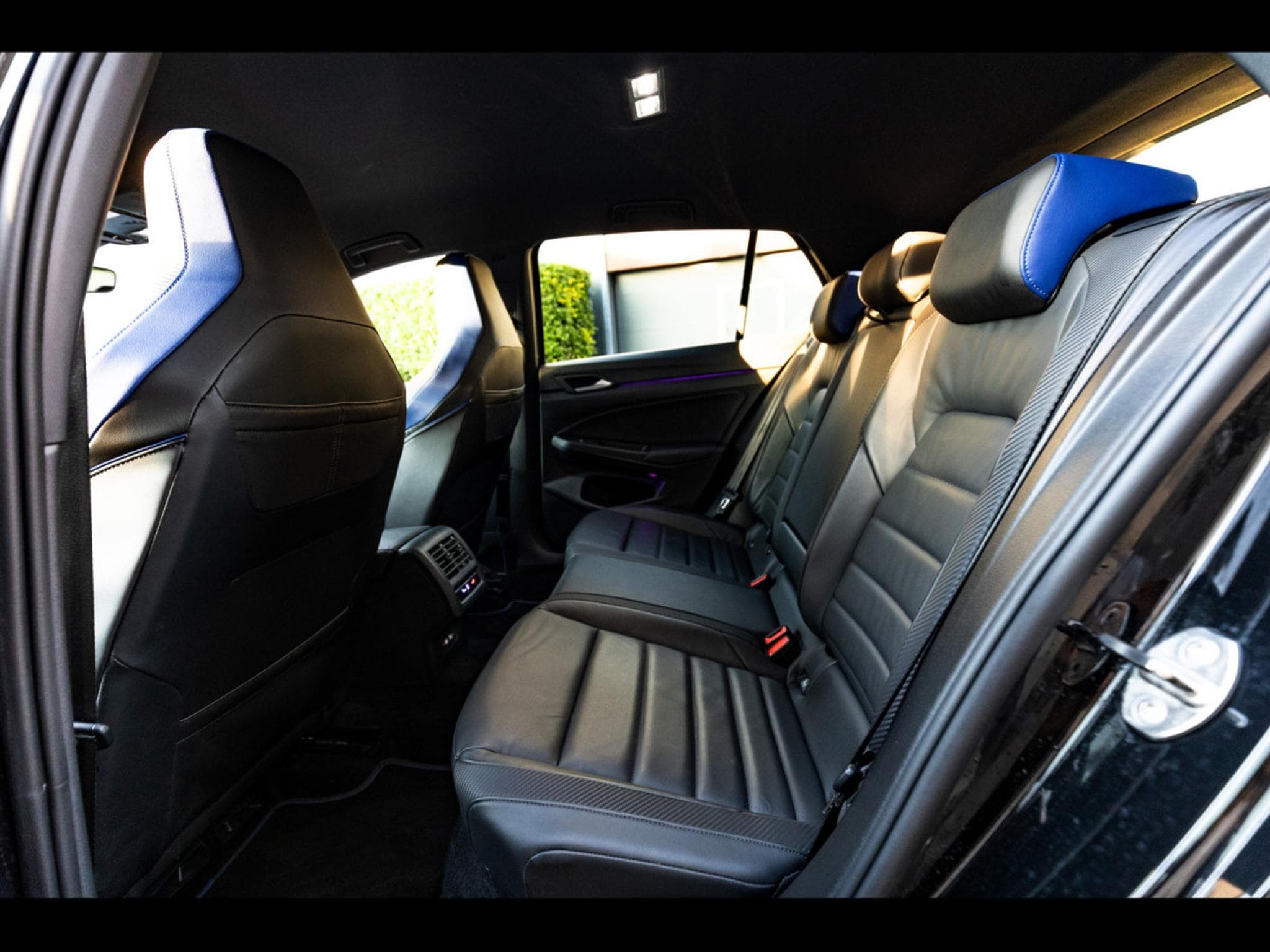 VW Golf R 2.0 TSI DSG7 4MOTION 20 YEARS - PACK R-PERFORMANCE - AKRAP (2024) - Foto 17