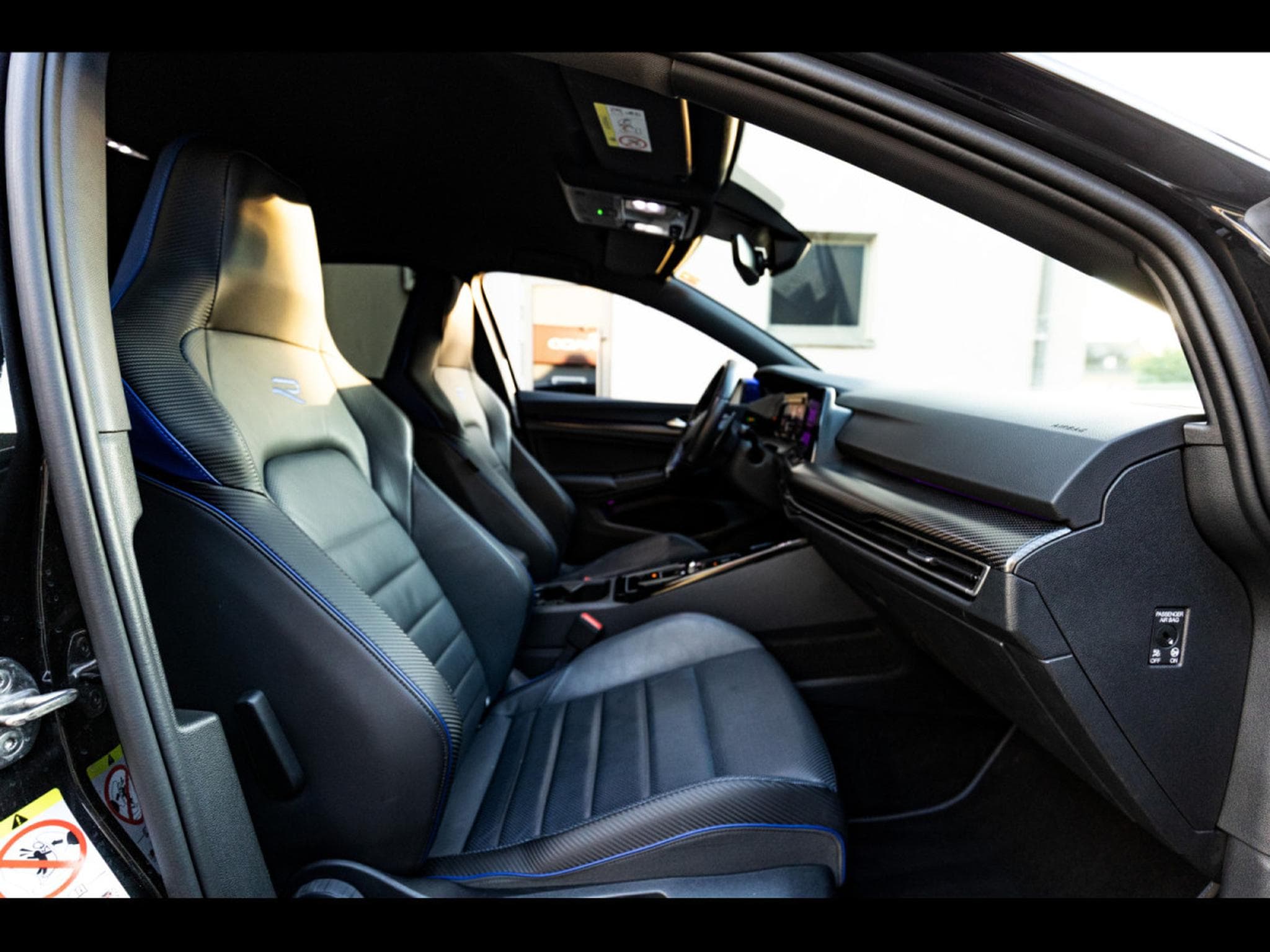 VW Golf R 2.0 TSI DSG7 4MOTION 20 YEARS - PACK R-PERFORMANCE - AKRAP (2024) - Foto 19