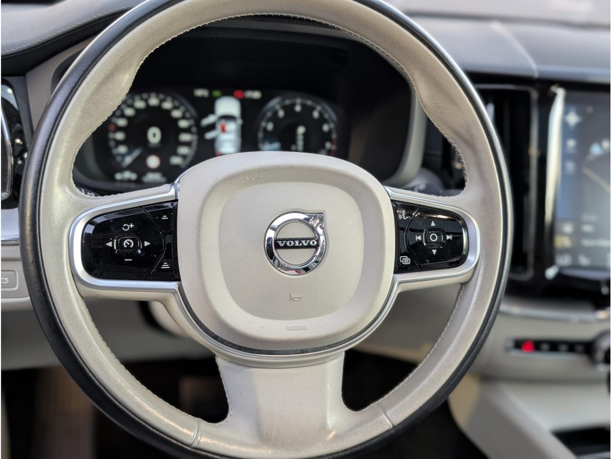 Volvo XC60 250CV Inscription (2018) - Photo 10