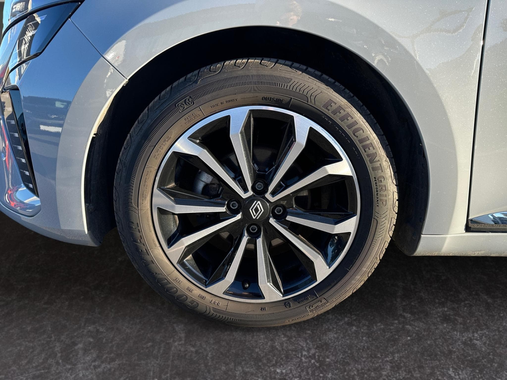 Renault Clio 1.0 TCe Techno (2025) - Photo 5