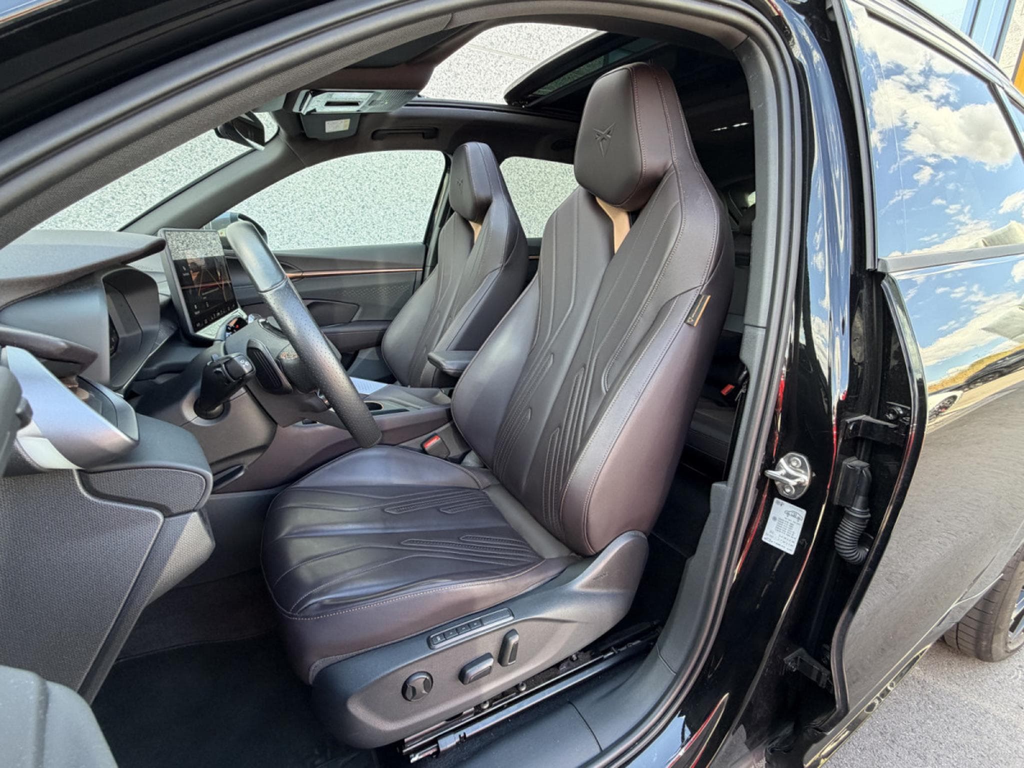 Cupra Terramar Terramar 2.0 TSI 195 kW/4Drive VZ /PANORAMA/*VOLL (2025) - Foto 5
