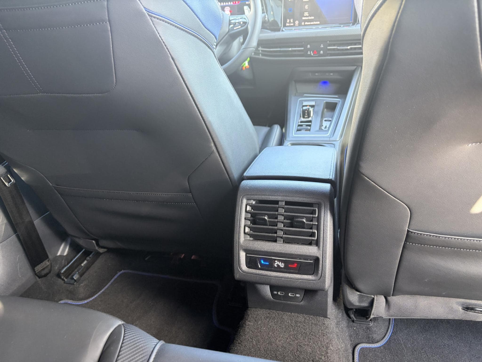 VW Golf R Golf VIII Lim. R PERFORMANCE 4MOTION/ACC/NAVI/VMAX/NAPPA.. (2021) - Foto 16