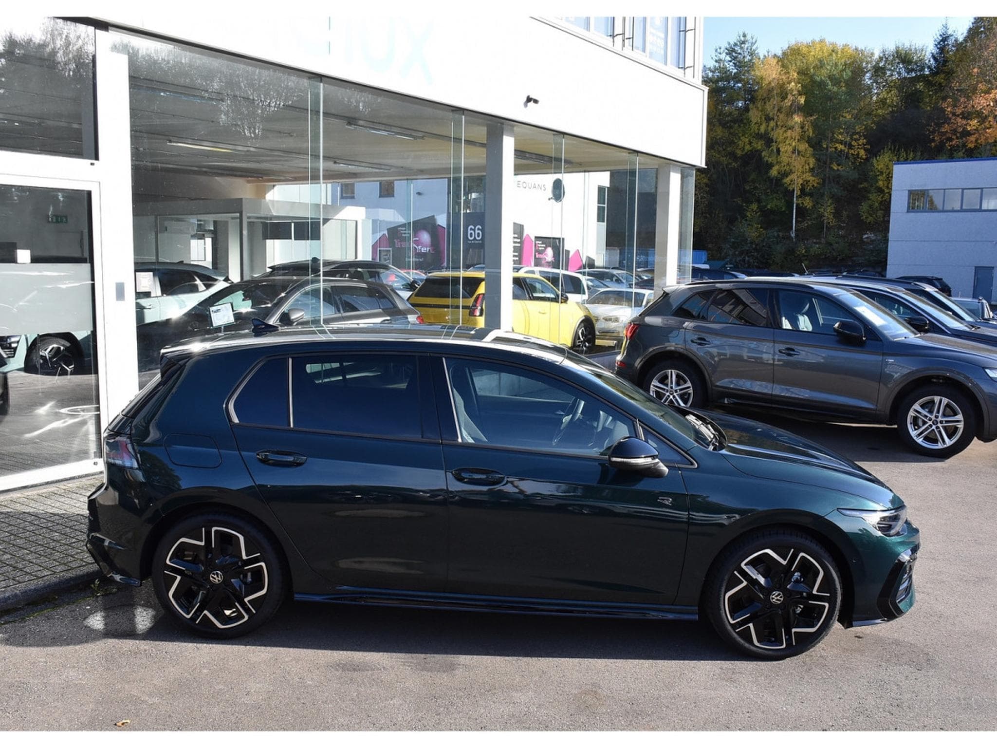 VW Golf 1.5 eTSI R-Line DSG ACC TRAVEL SIDE PARK CAM KEYLESS NEUVE (2026) - Photo 3