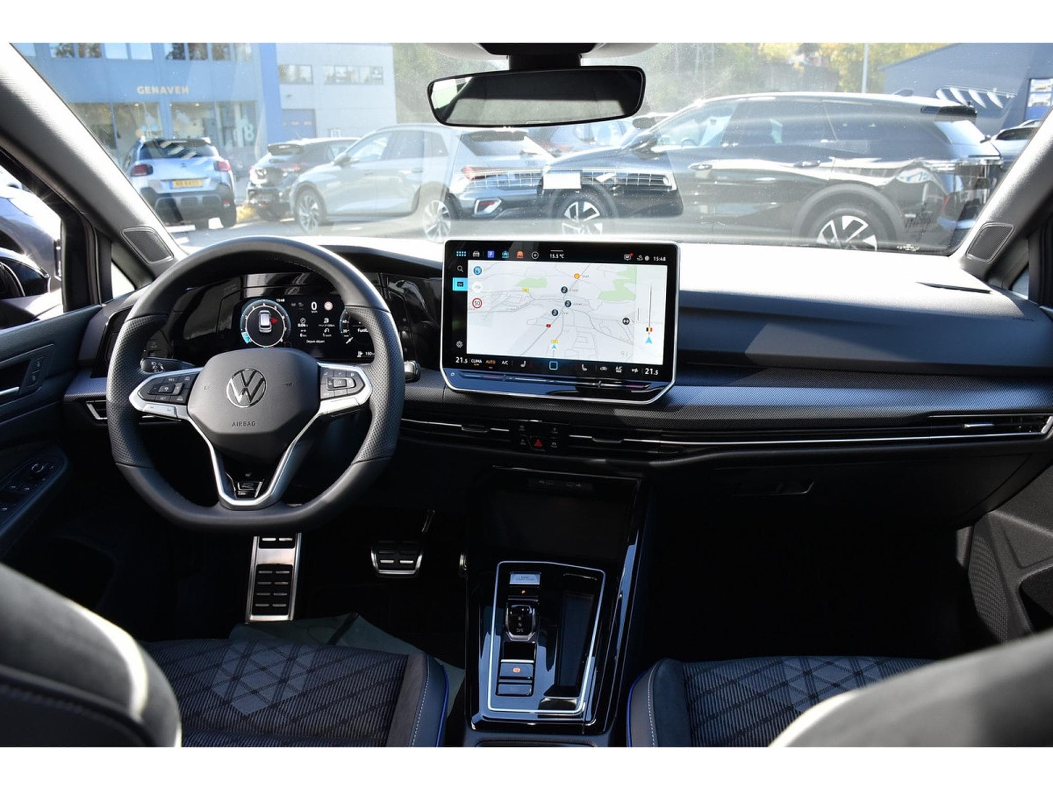 VW Golf 1.5 eTSI R-Line DSG ACC TRAVEL SIDE PARK CAM KEYLESS NEUVE (2026) - Photo 9