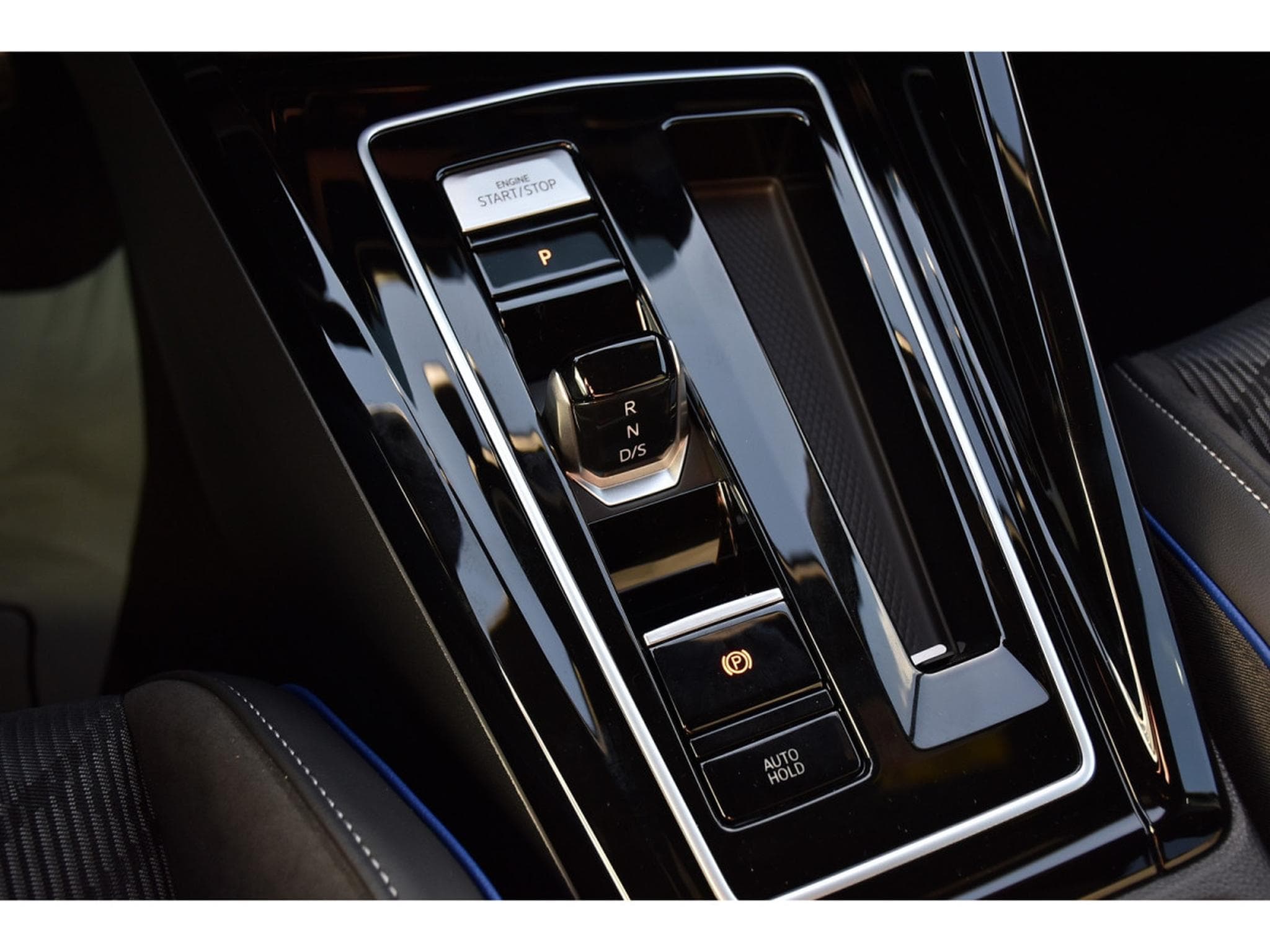 VW Golf 1.5 eTSI R-Line DSG ACC TRAVEL SIDE PARK CAM KEYLESS NEUVE (2026) - Photo 18