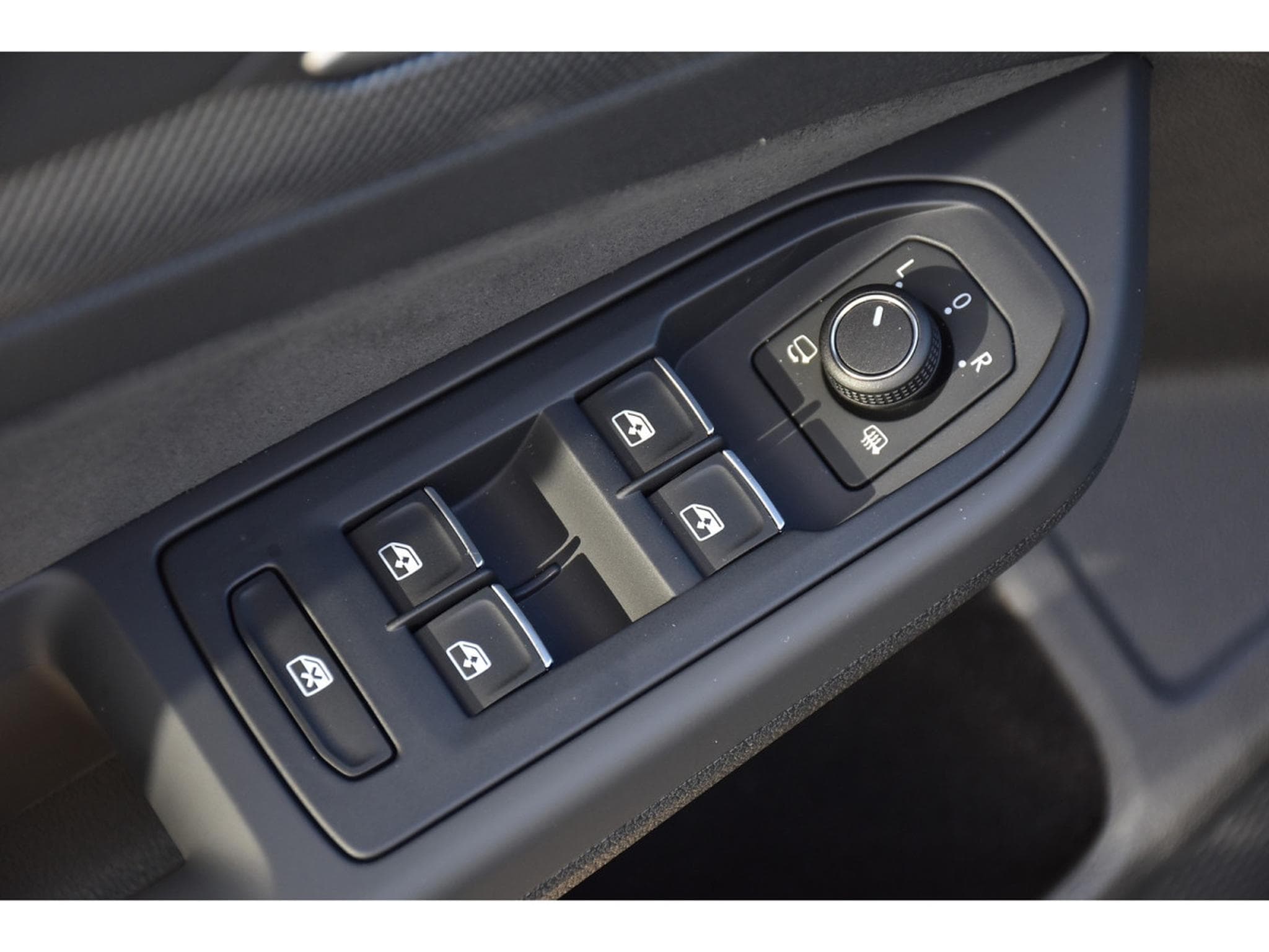 VW Golf 1.5 eTSI R-Line DSG ACC TRAVEL SIDE PARK CAM KEYLESS NEUVE (2026) - Photo 22