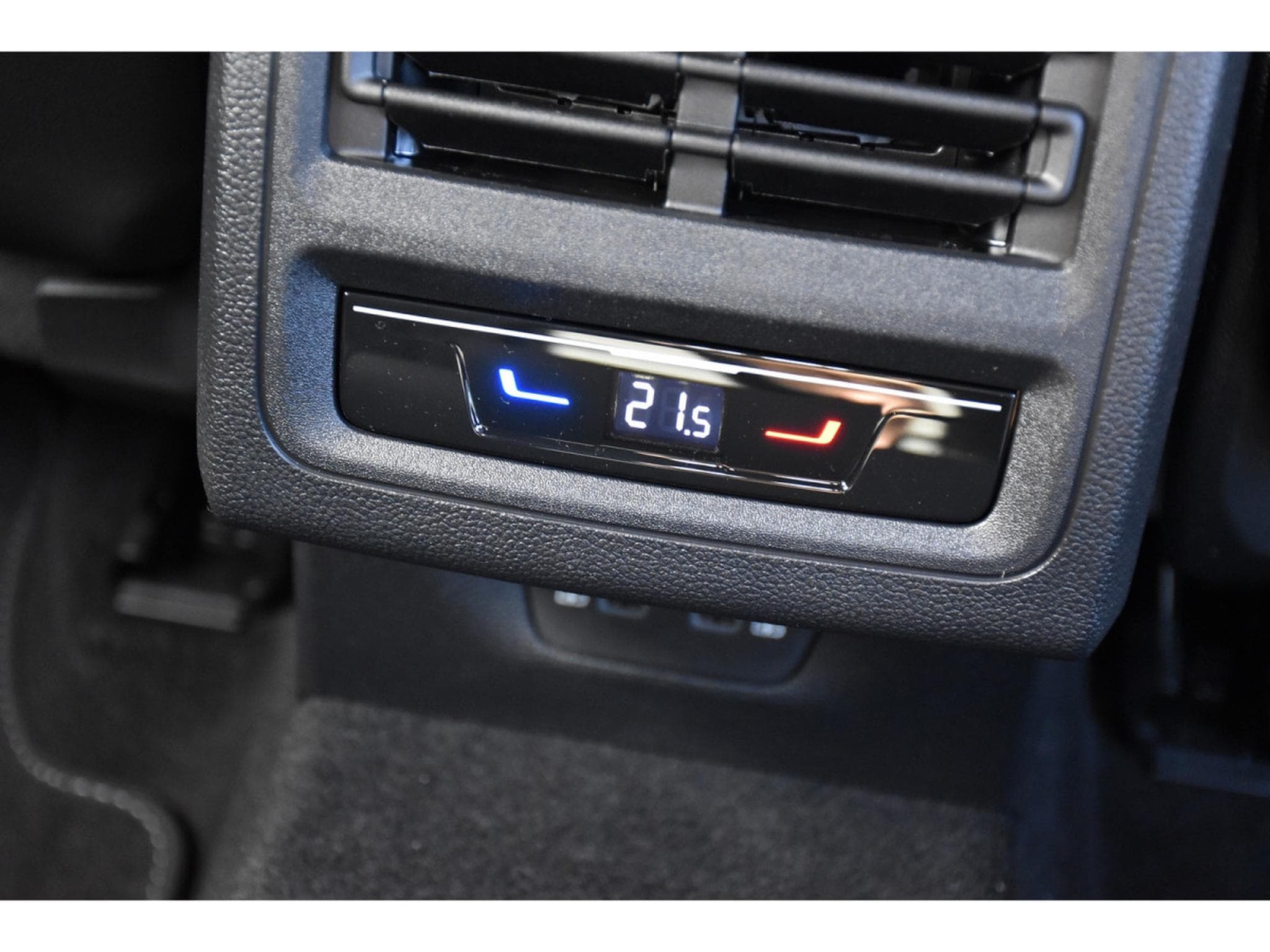 VW Golf 1.5 eTSI R-Line DSG ACC TRAVEL SIDE PARK CAM KEYLESS NEUVE (2026) - Photo 23