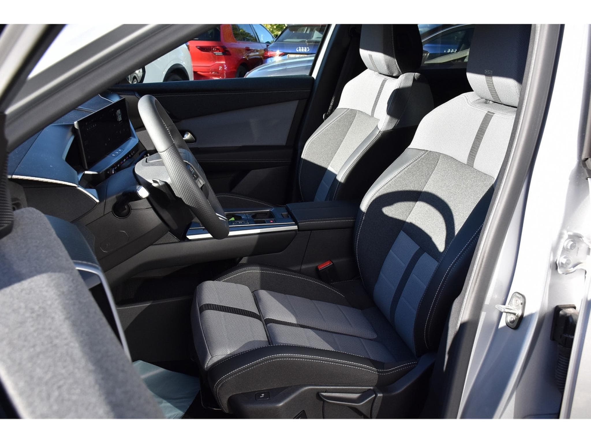 Opel Grandland 1.2 Hybrid 145 e-DCT6 GS ACC ANGLE MORT HUD CAM360 1° MAIN (2025) - Photo 6