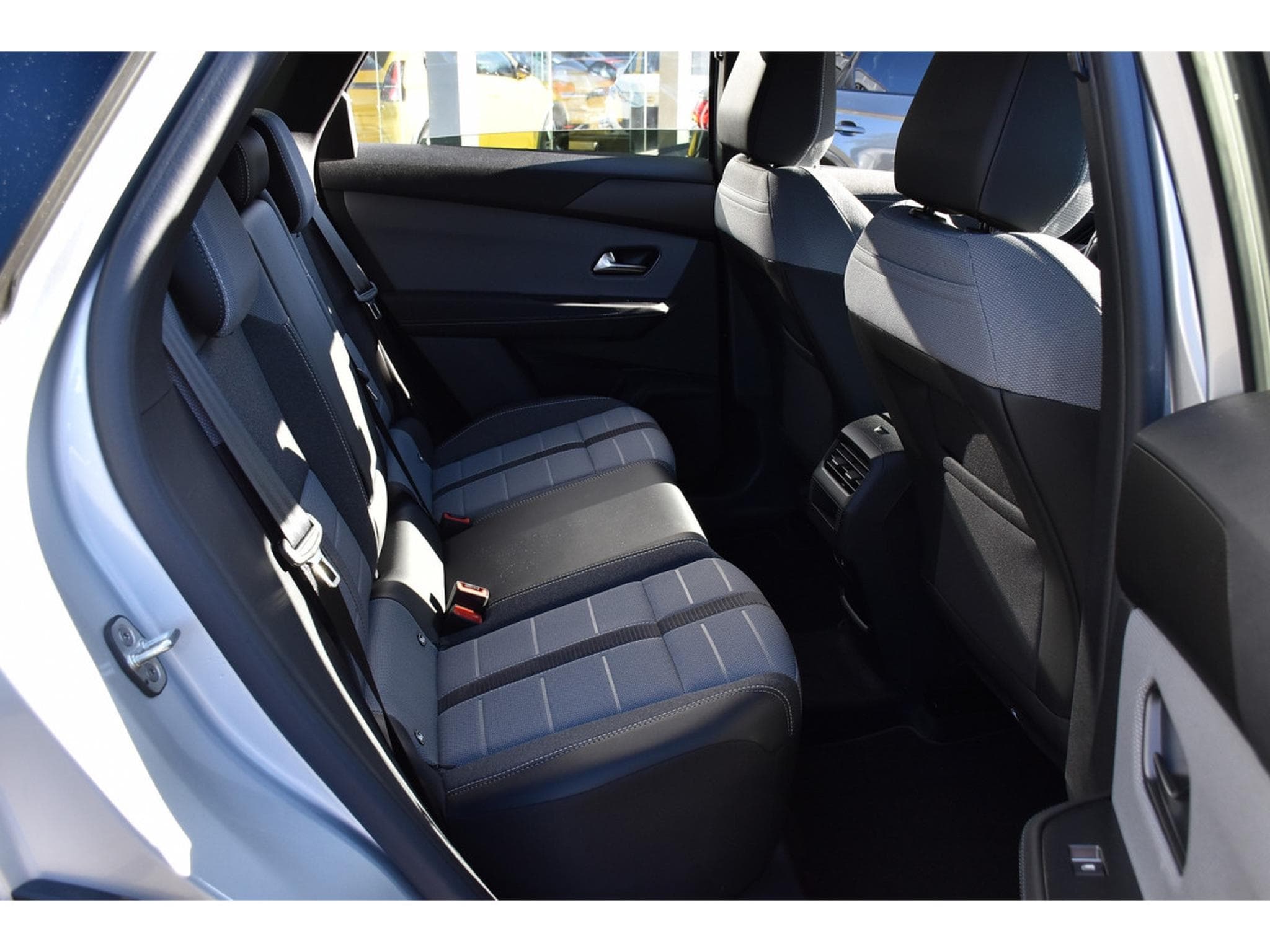 Opel Grandland 1.2 Hybrid 145 e-DCT6 GS ACC ANGLE MORT HUD CAM360 1° MAIN (2025) - Photo 8