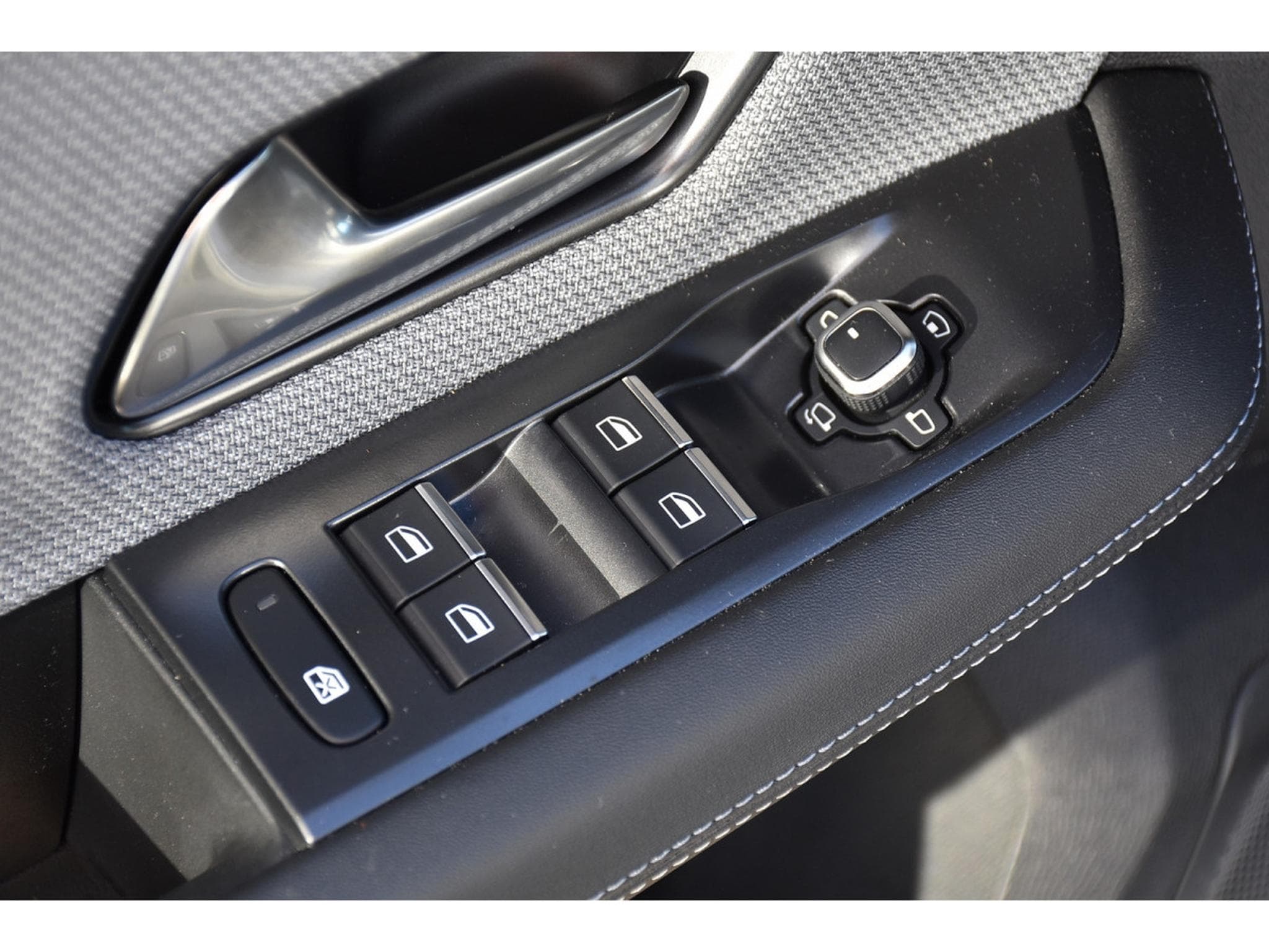 Opel Grandland 1.2 Hybrid 145 e-DCT6 GS ACC ANGLE MORT HUD CAM360 1° MAIN (2025) - Photo 24