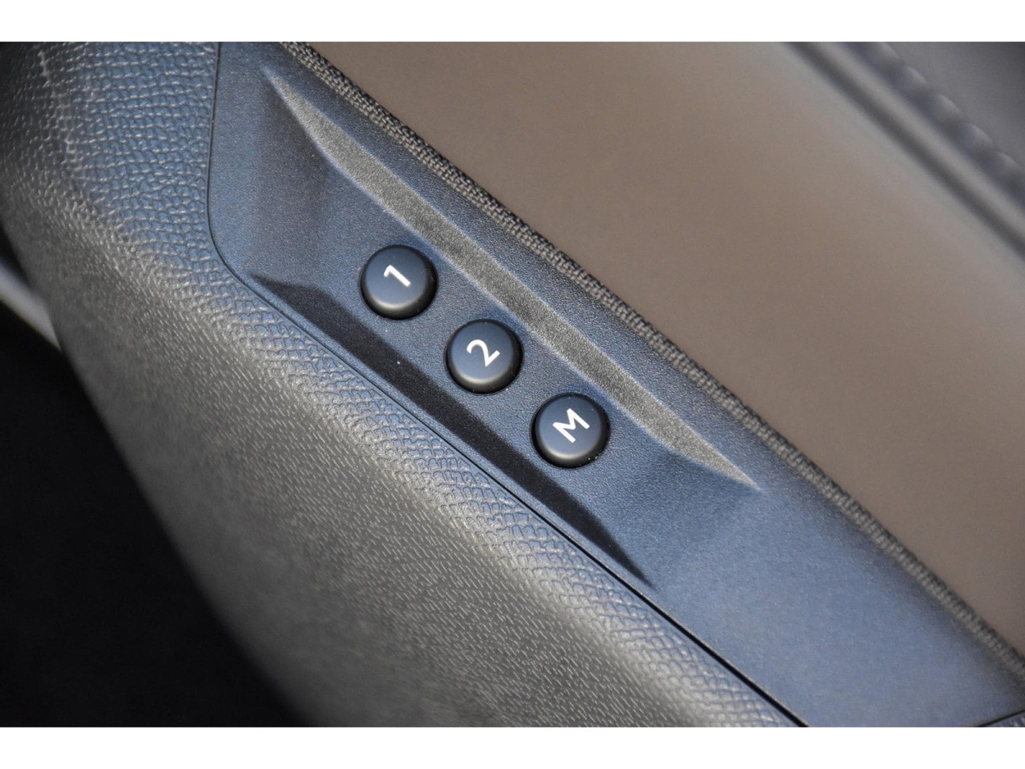 DS Automobiles DS 1.5 BlueHDI Etoile EAT8 NAPPA MEMO HUD ACC CAM360 1° MAIN (2025) - Photo 21