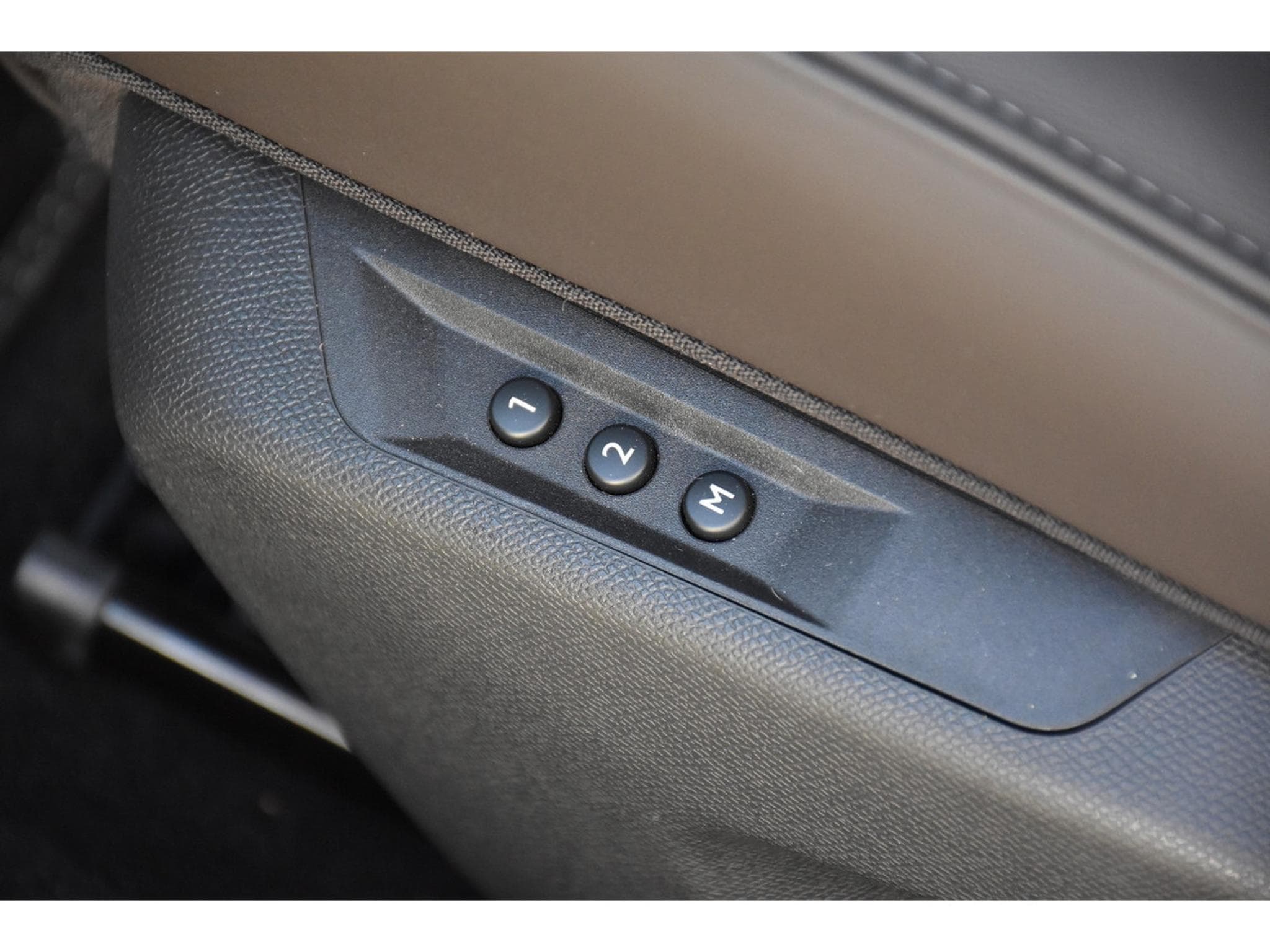 DS Automobiles DS 1.5 BlueHDI Etoile EAT8 NAPPA MEMO HUD ACC CAM360 1° MAIN (2025) - Photo 21