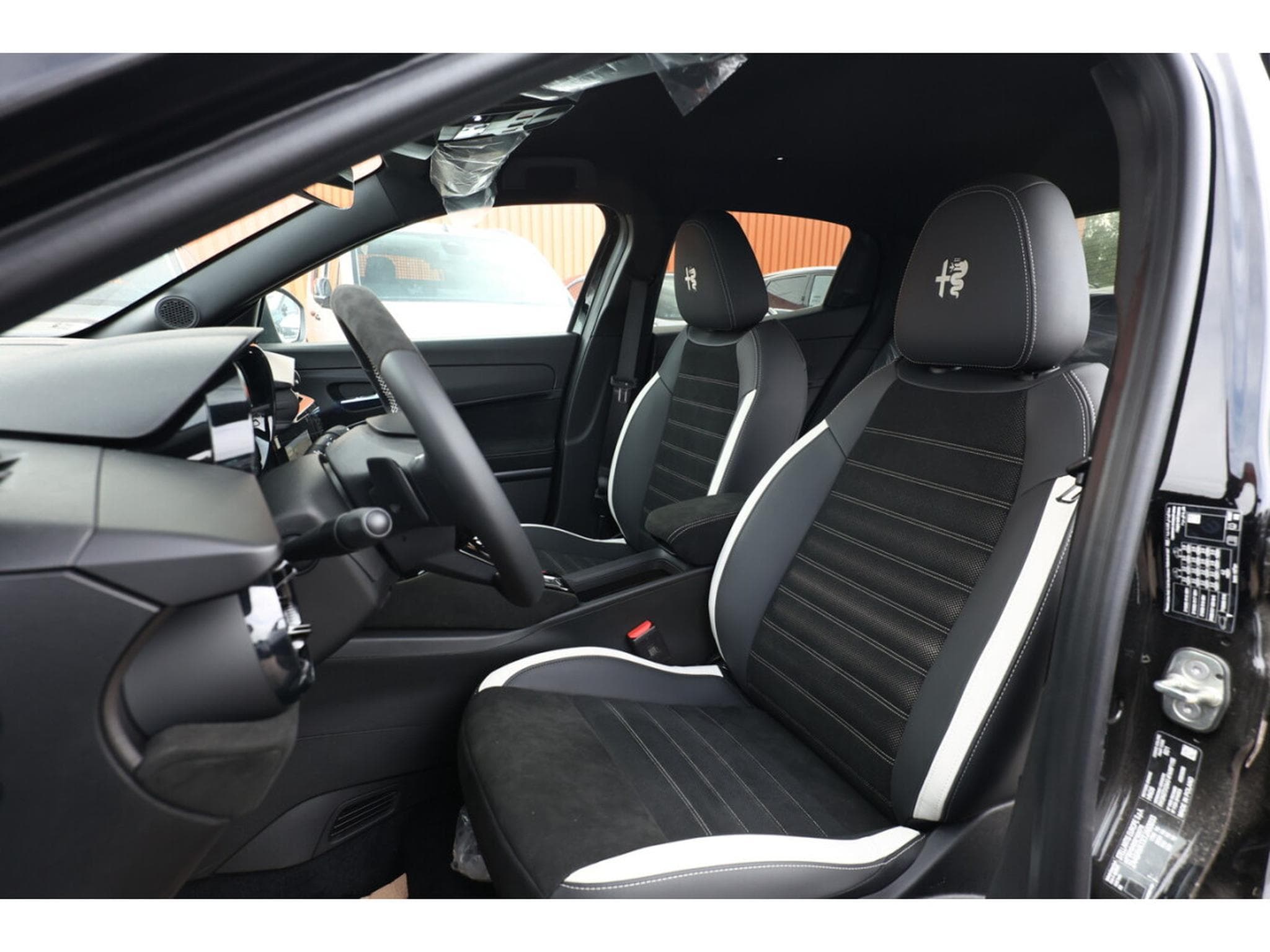 Alfa-Romeo Junior 1.2  Hybrid e-DSC6 136 Sport (2026) - Photo 7
