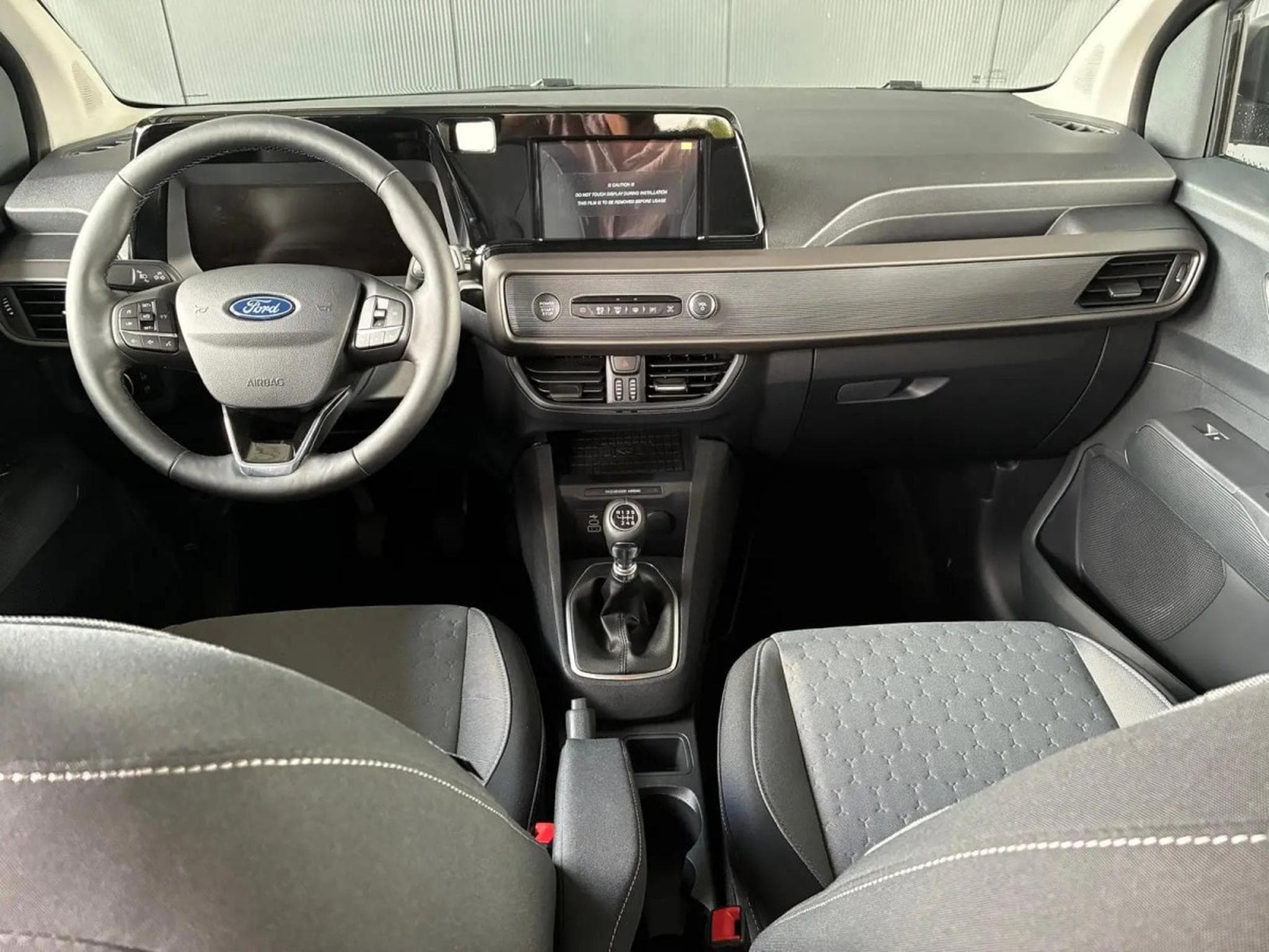 Ford Tourneo 1.0i Ecoboost 125 Titanium (2026) - Photo 5