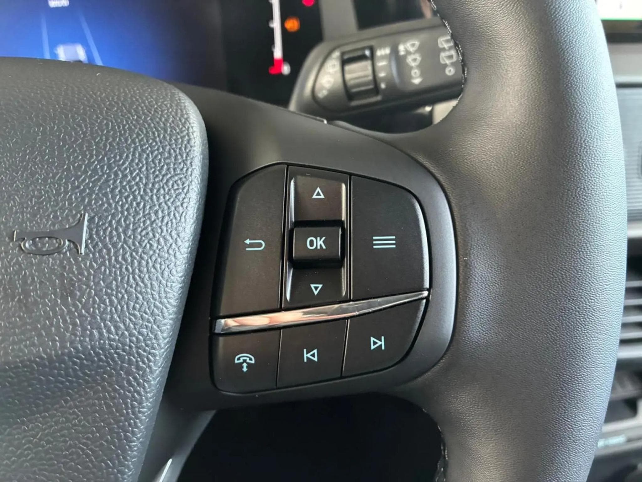 Ford Tourneo 1.0i Ecoboost 125 Titanium (2026) - Photo 11