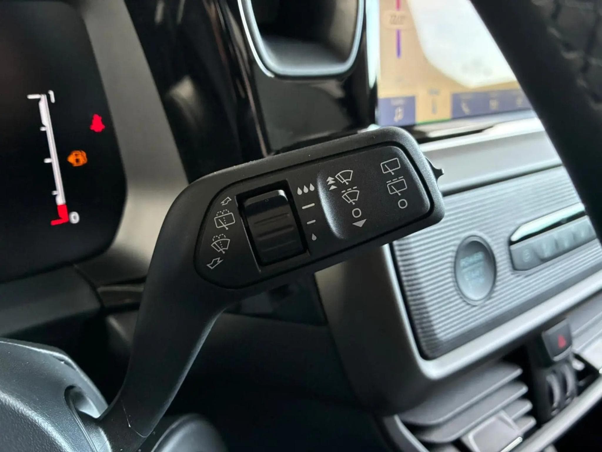 Ford Tourneo 1.0i Ecoboost 125 Titanium (2026) - Photo 23