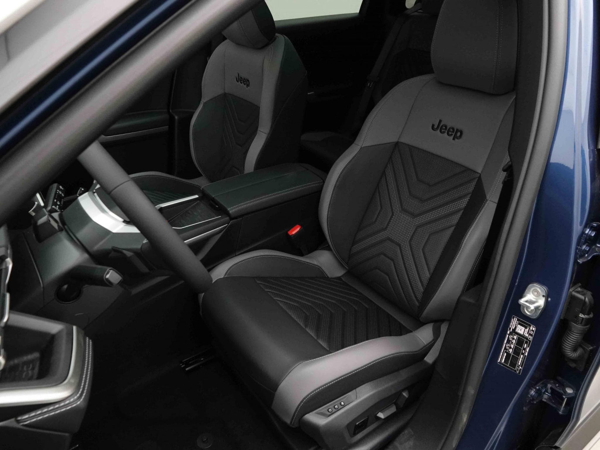 Jeep Compass 1.2 e-Hybrid 145 Automatique First Edition (2026) - Photo 8