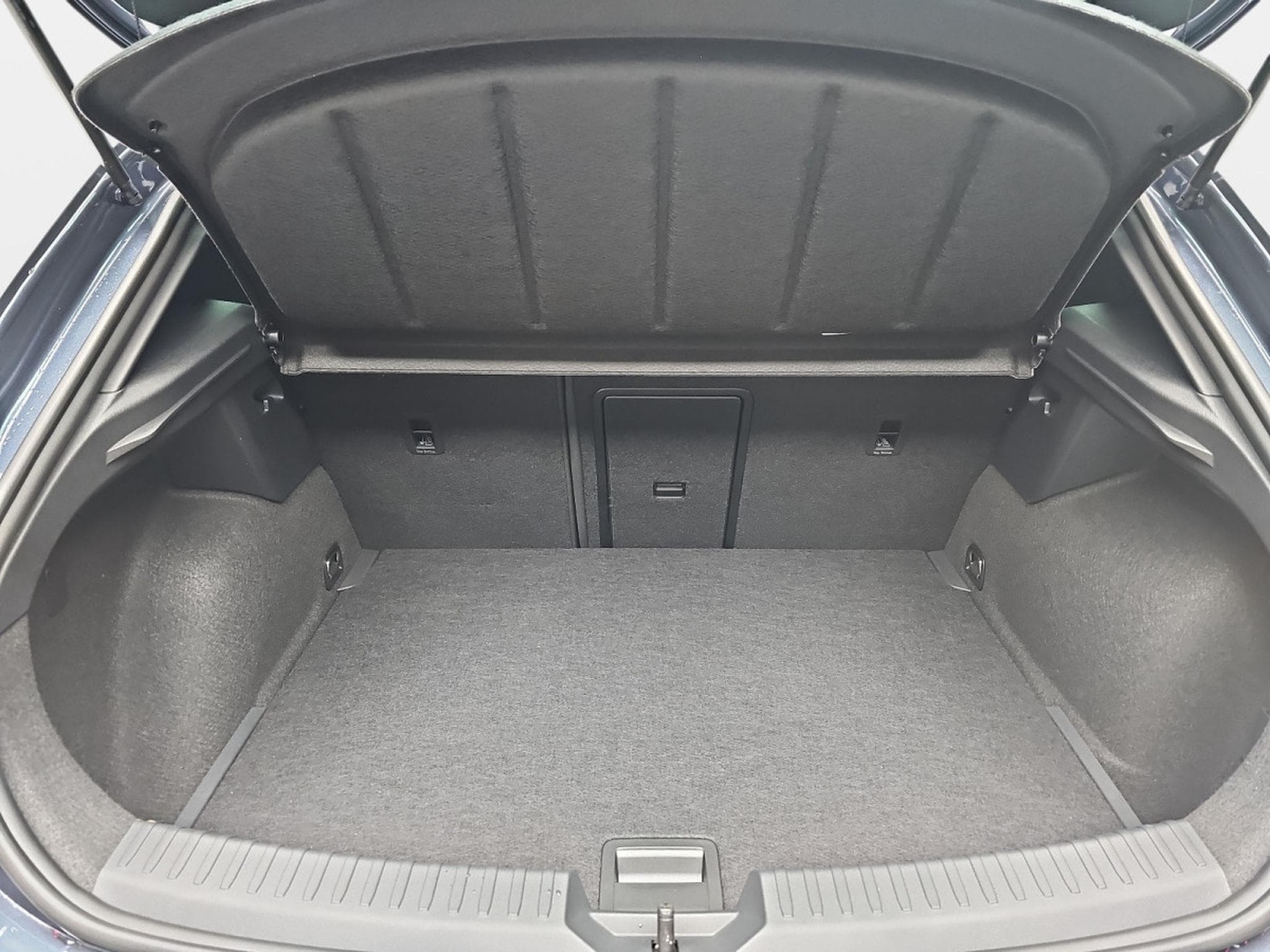 Cupra Leon 1.5 eTSi DSG 150 (2025) - Photo 14