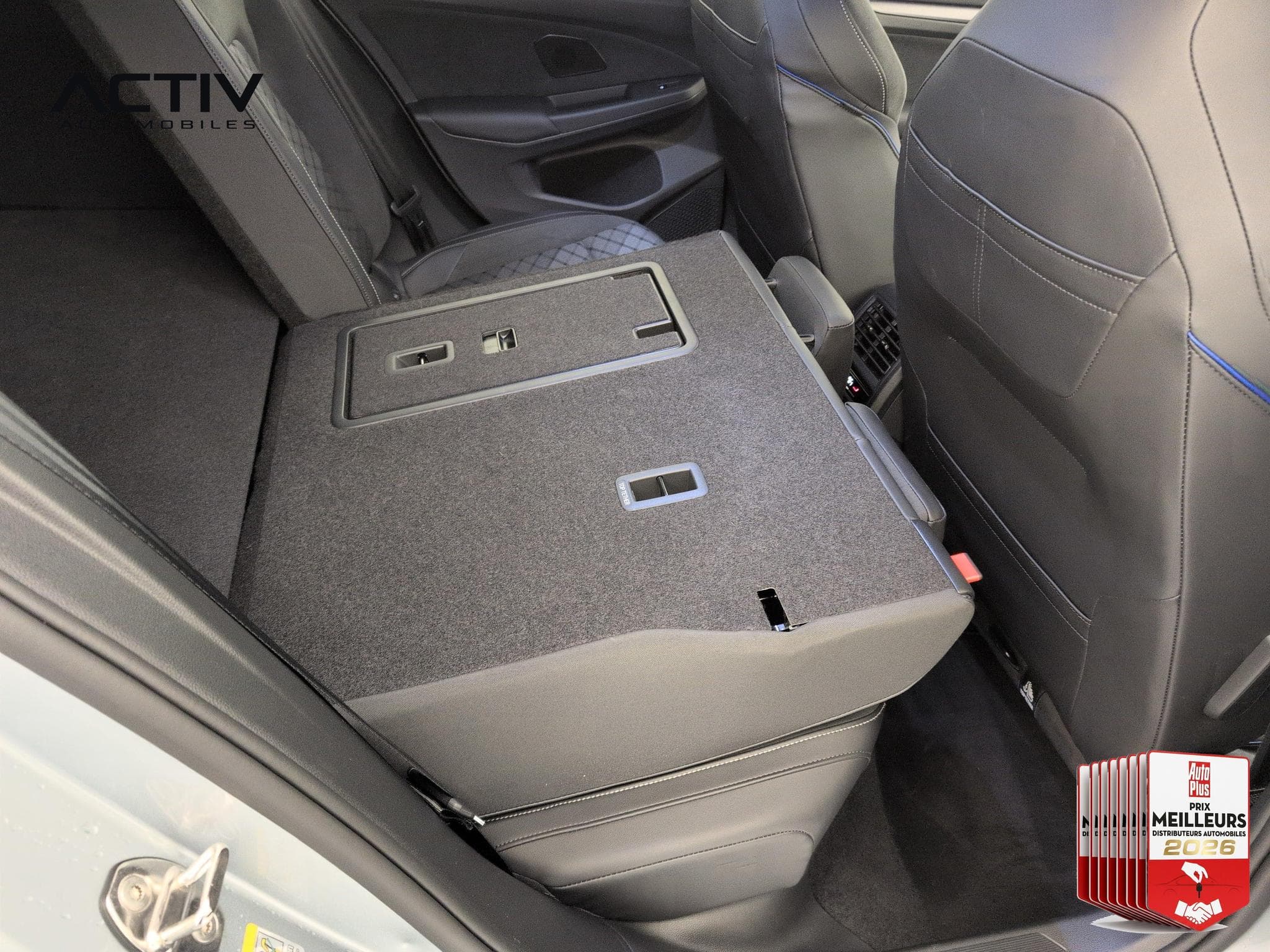 VW Golf VIII 2.0 TDI 150 DSG7 R-LINE (2026) - Photo 11