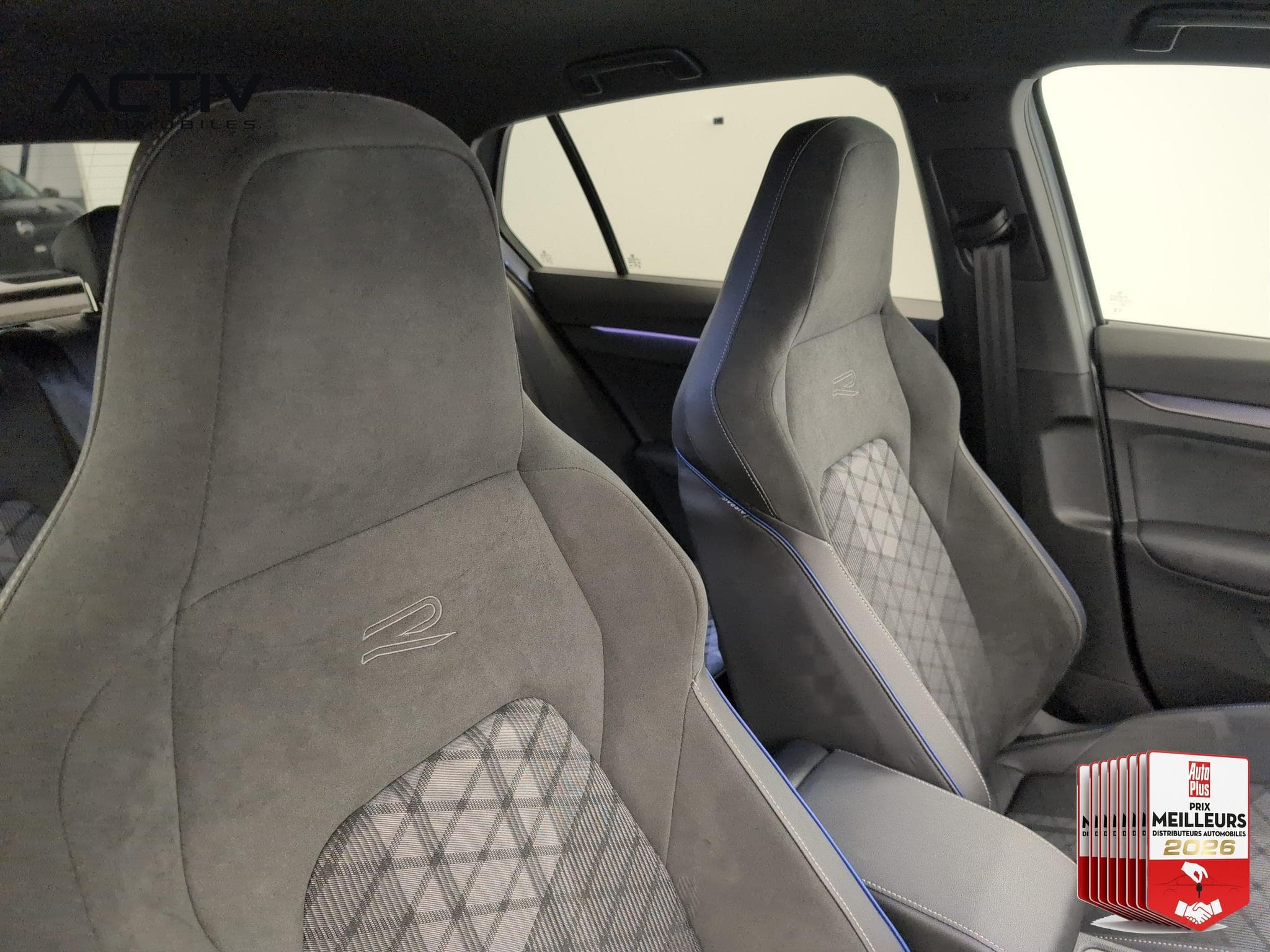 VW Golf VIII 2.0 TDI 150 DSG7 R-LINE (2026) - Photo 10
