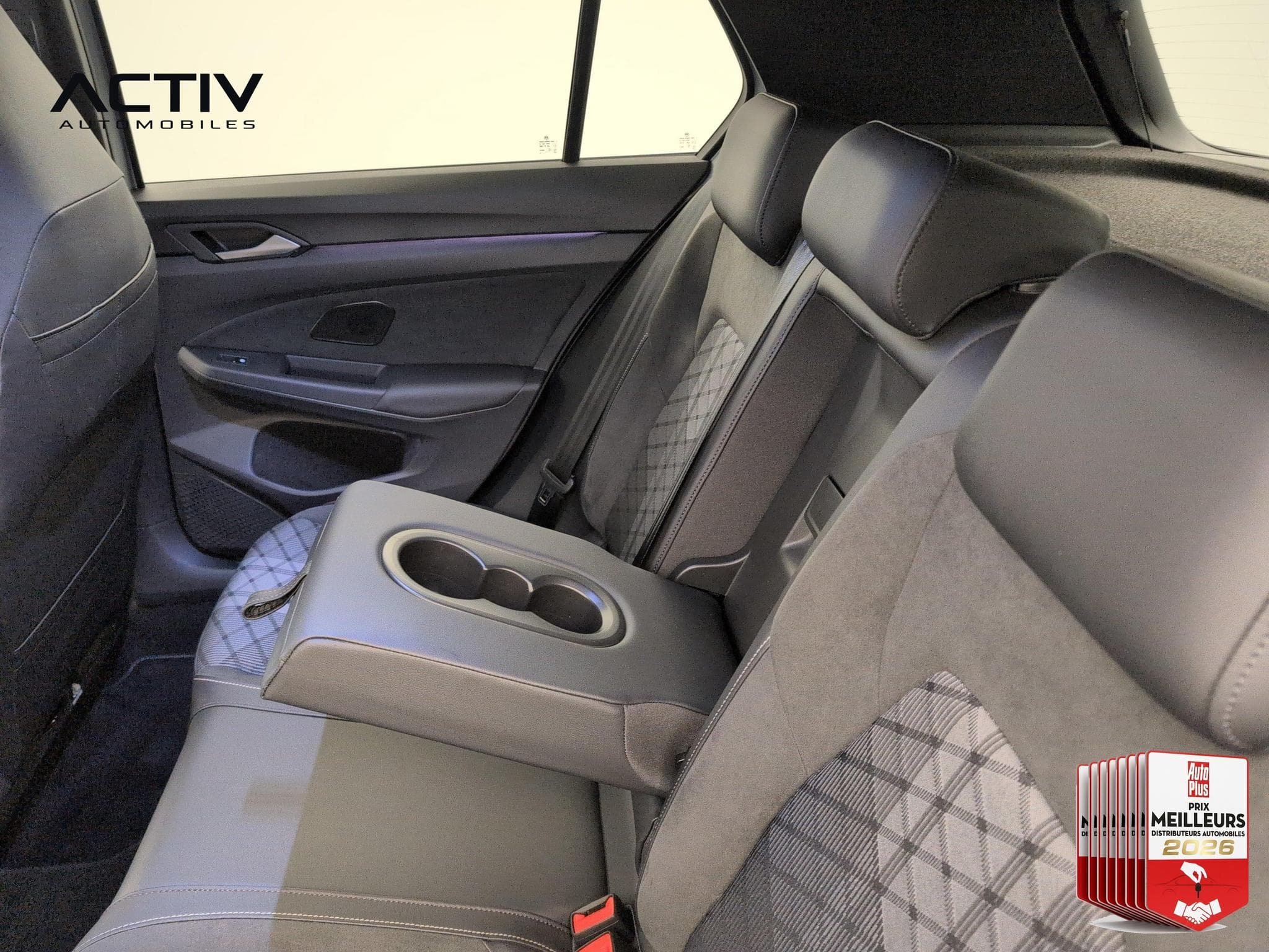 VW Golf VIII 2.0 TDI 150 DSG7 R-LINE (2026) - Photo 14