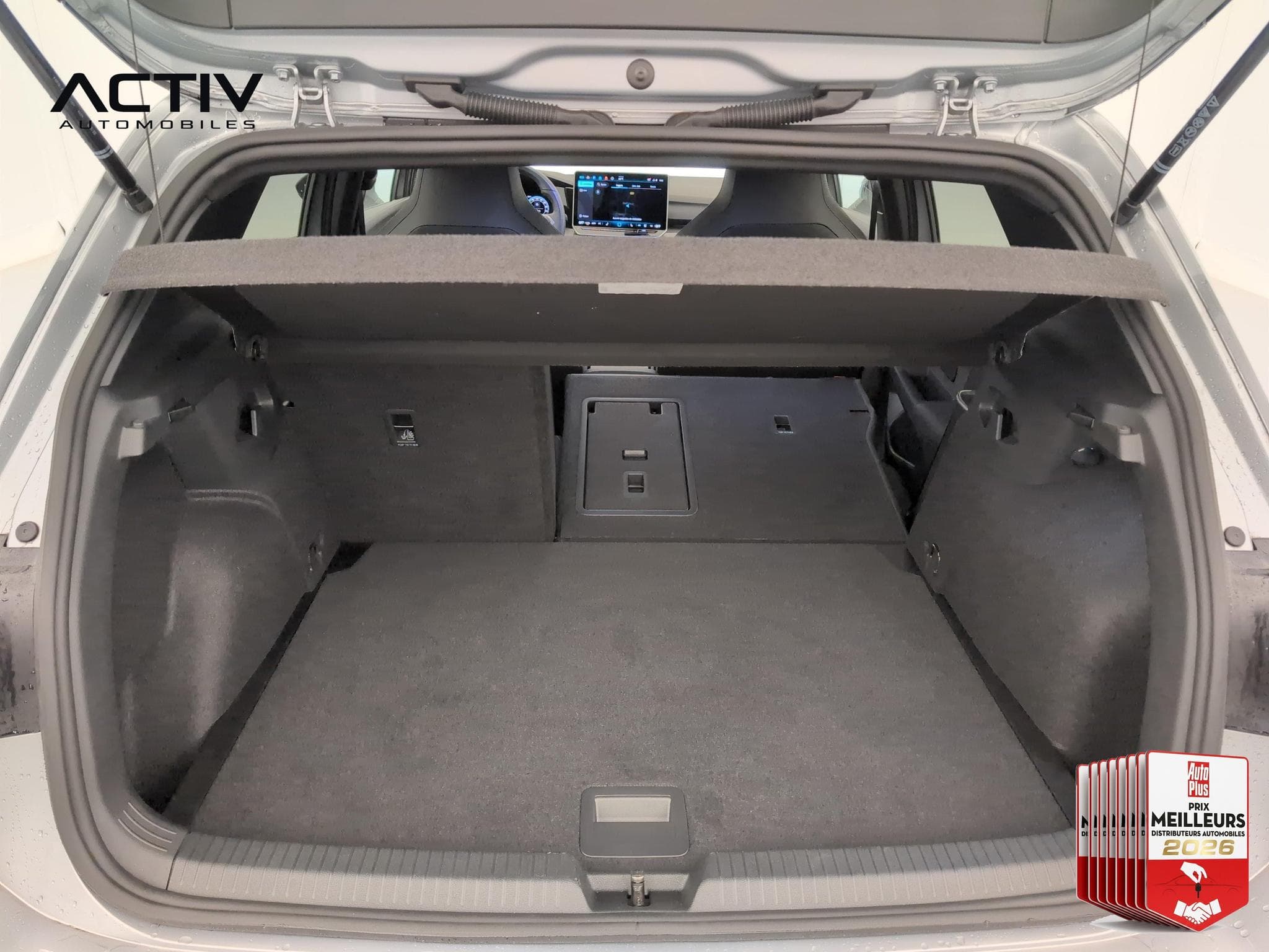 VW Golf VIII 2.0 TDI 150 DSG7 R-LINE (2026) - Photo 12