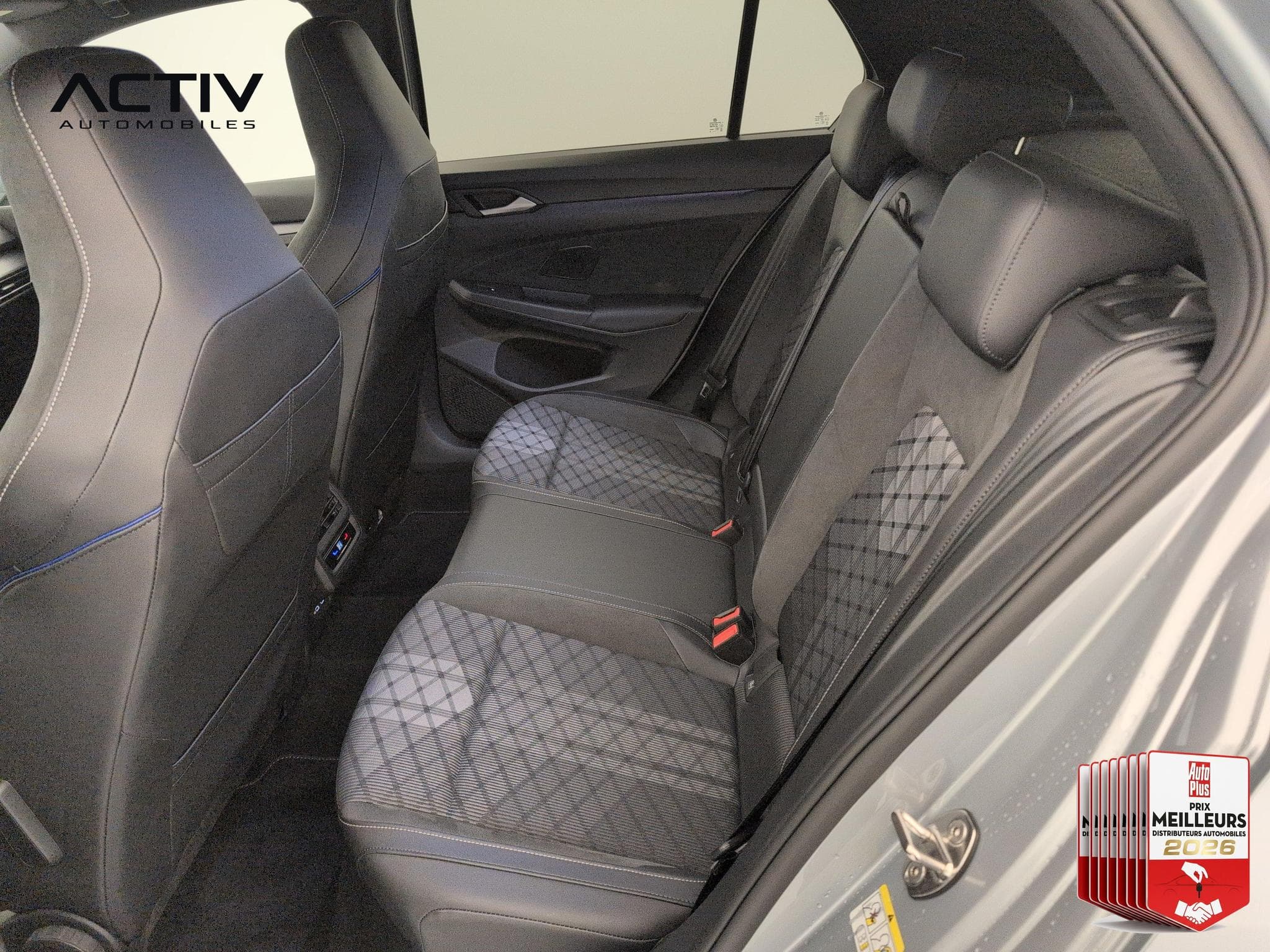 VW Golf VIII 2.0 TDI 150 DSG7 R-LINE (2026) - Photo 13