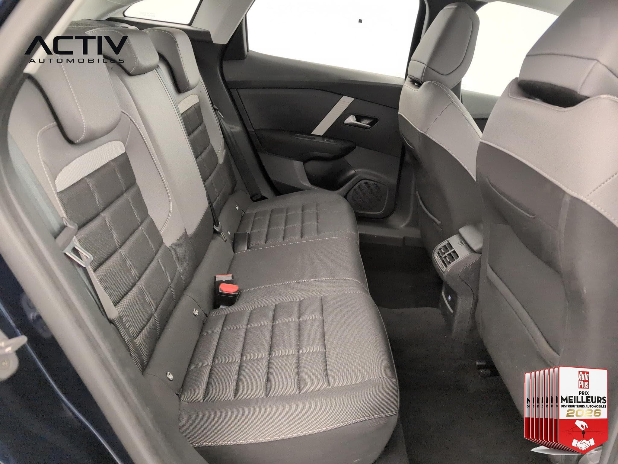Citroën C4 Hybride 145 ch e-DCS6 Plus (2025) - Photo 10