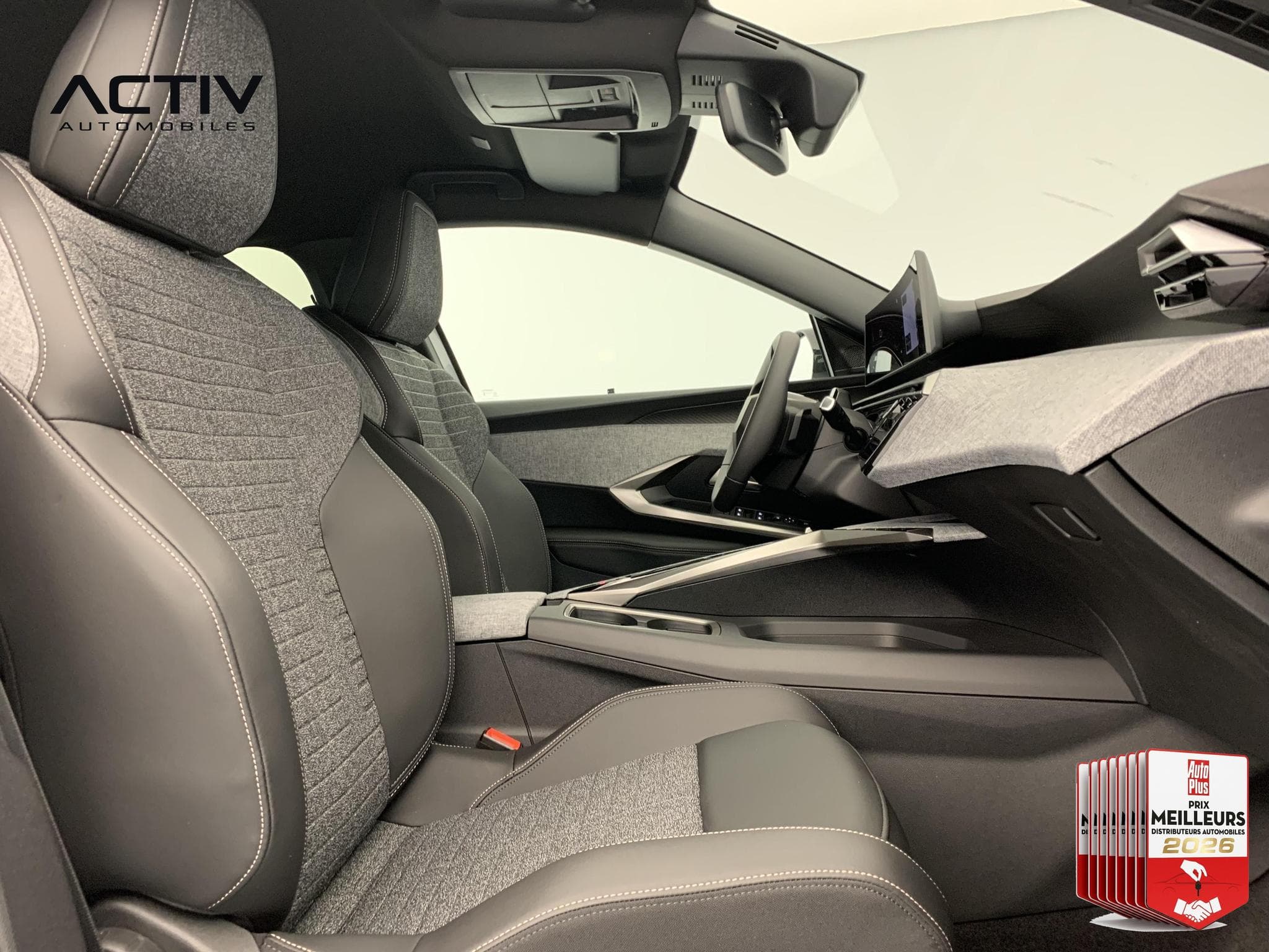 Peugeot 5008 Hybrid 145 e-DCS6 Allure (2026) - Foto 9