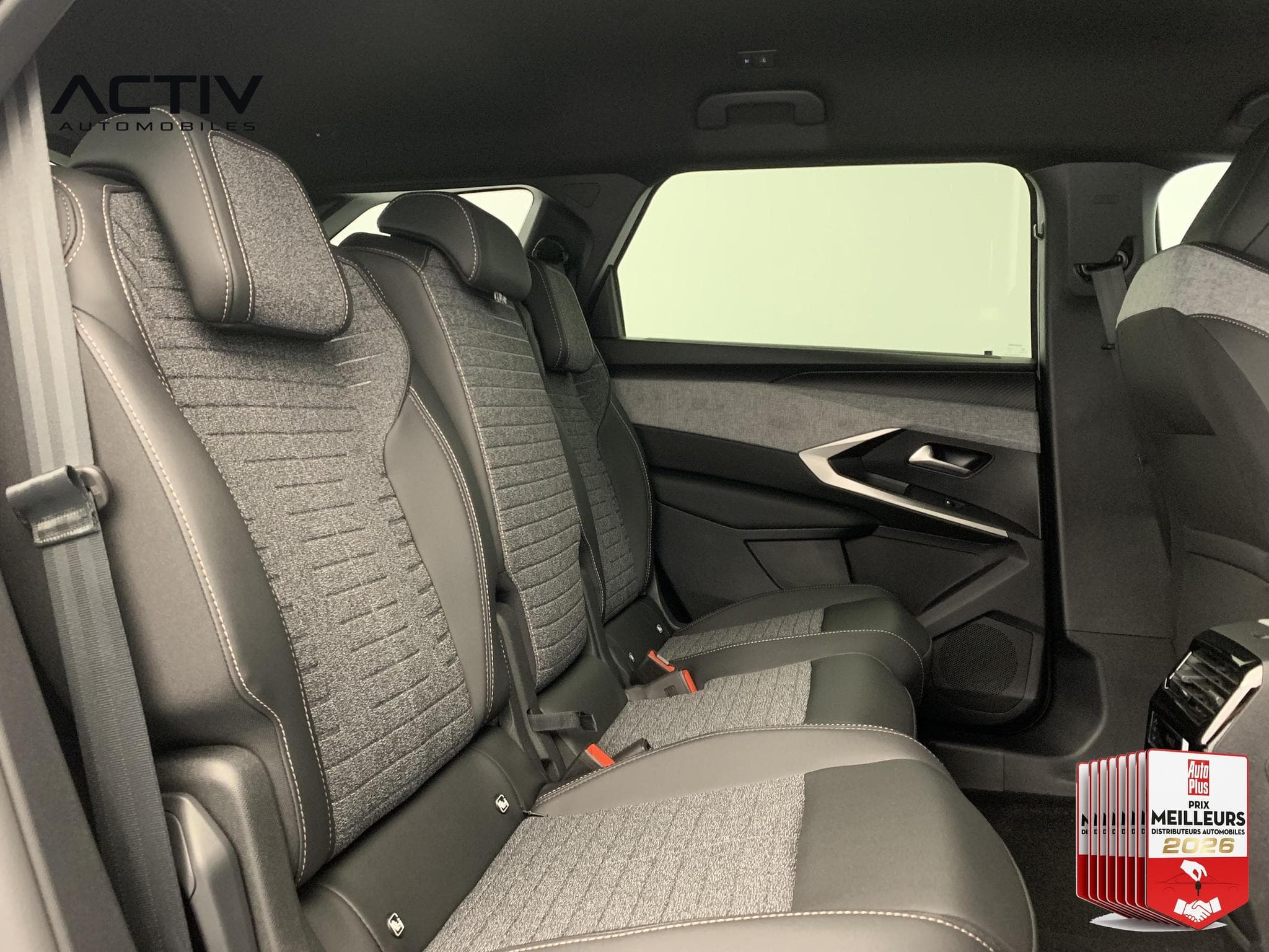 Peugeot 5008 Hybrid 145 e-DCS6 Allure (2026) - Foto 10