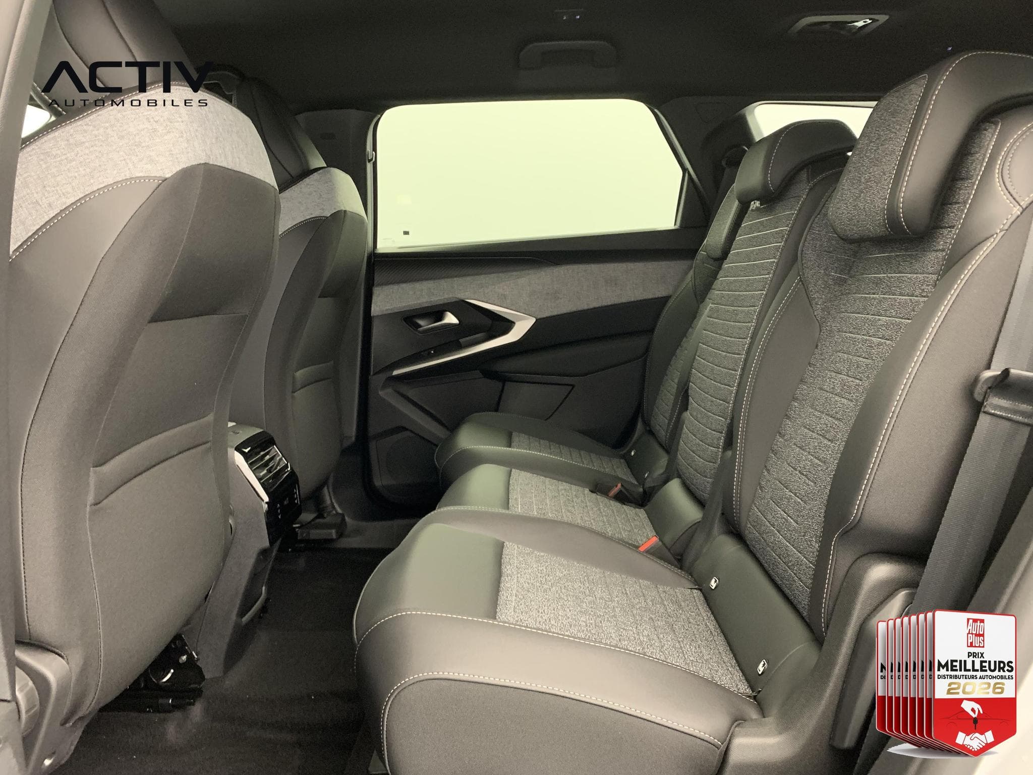 Peugeot 5008 Hybrid 145 e-DCS6 Allure (2026) - Foto 22