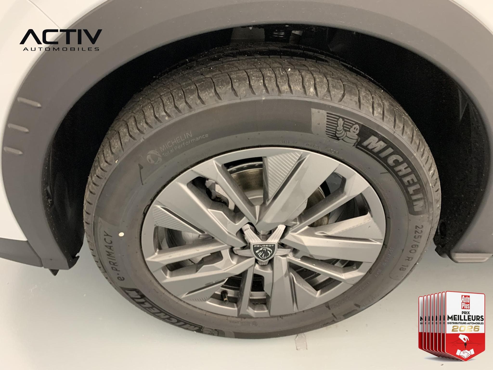 Peugeot 5008 Hybrid 145 e-DCS6 Allure (2026) - Foto 23