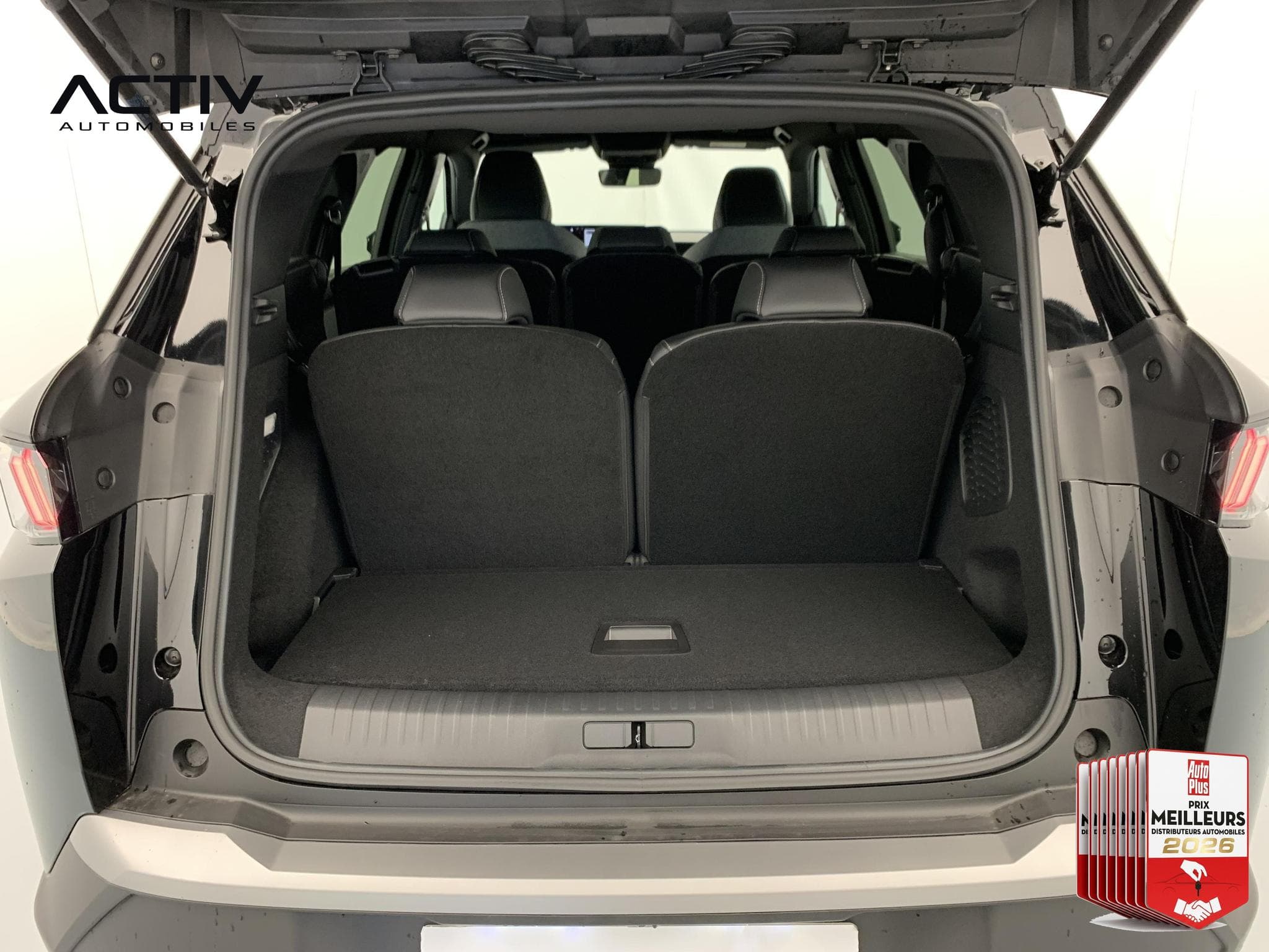 Peugeot 5008 Hybrid 145 e-DCS6 Allure (2026) - Photo 11