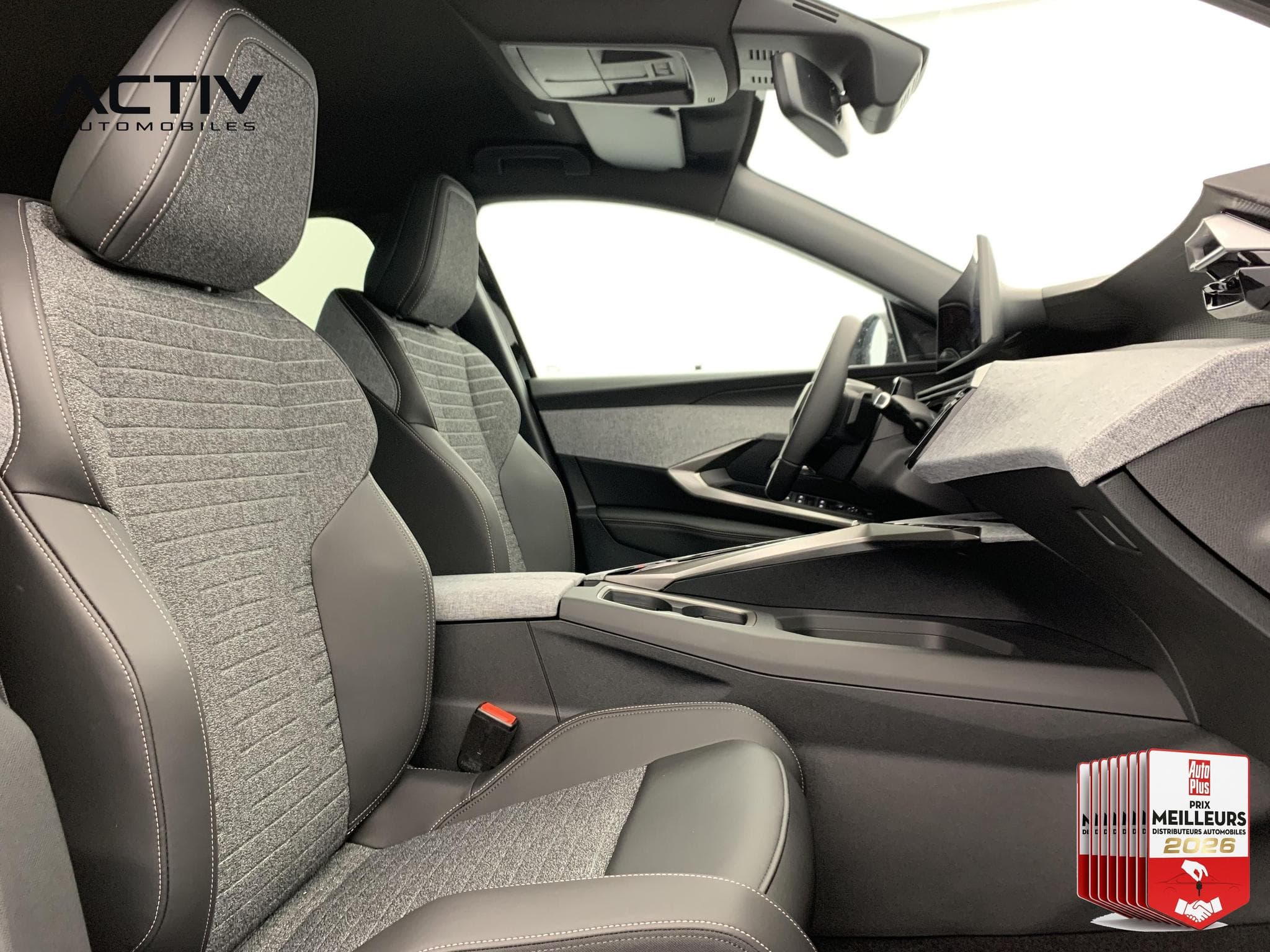Peugeot 5008 Hybrid 145 e-DCS6 Allure (2026) - Photo 9