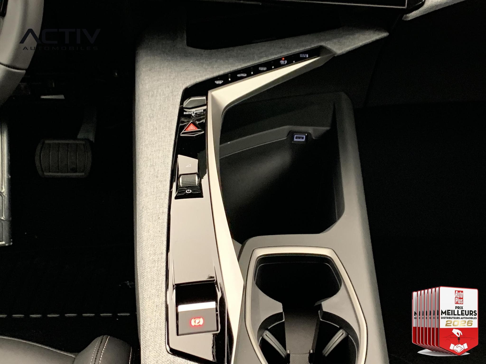 Peugeot 5008 Hybrid 145 e-DCS6 Allure (2026) - Photo 17