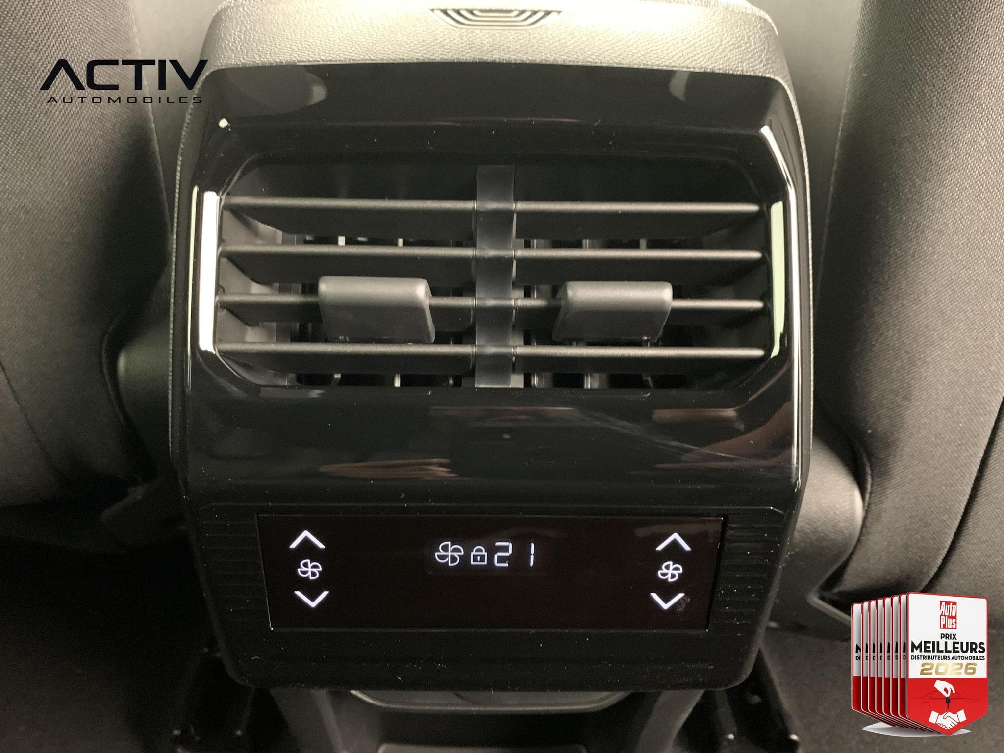 Peugeot 5008 Hybrid 145 e-DCS6 Allure (2026) - Photo 20