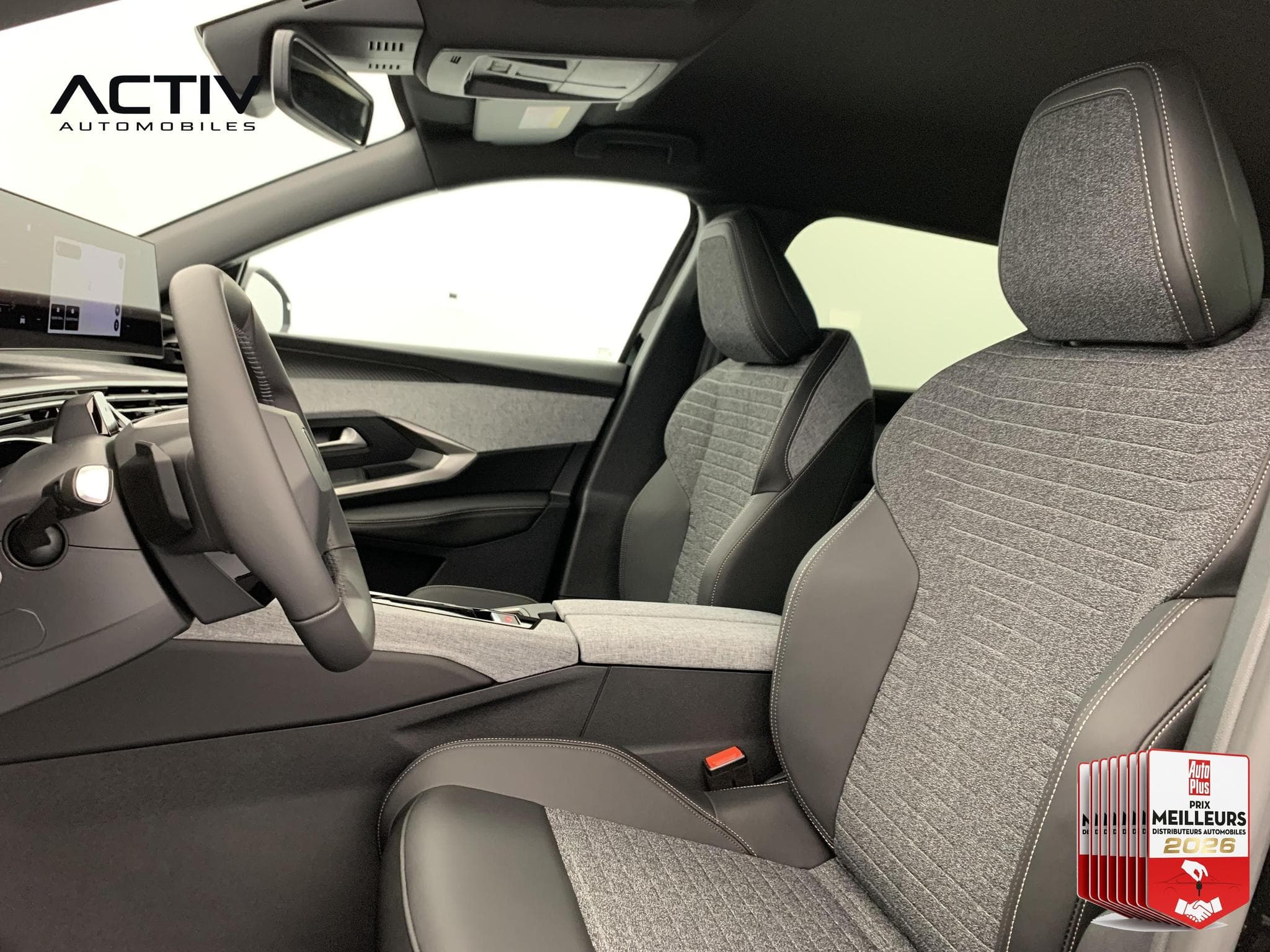 Peugeot 5008 Hybrid 145 e-DCS6 Allure (2026) - Photo 21