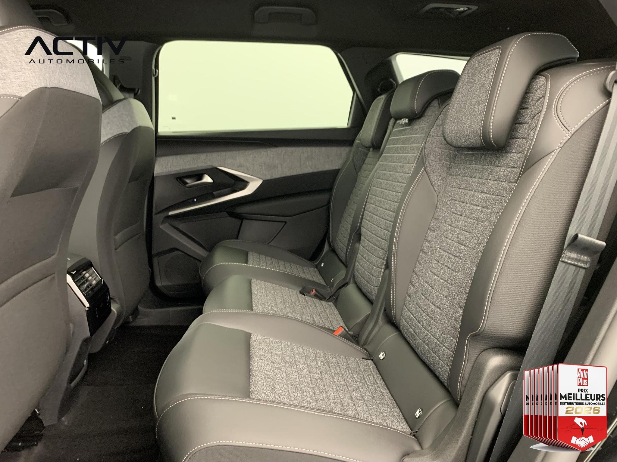 Peugeot 5008 Hybrid 145 e-DCS6 Allure (2026) - Photo 22