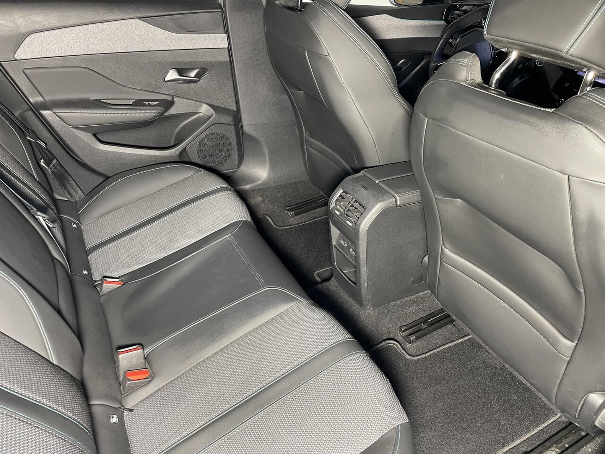 Peugeot 308 SW 1.5 BlueHDI 130 ALLURE EAT8 GPS CARPLAY (2022) - Foto 12