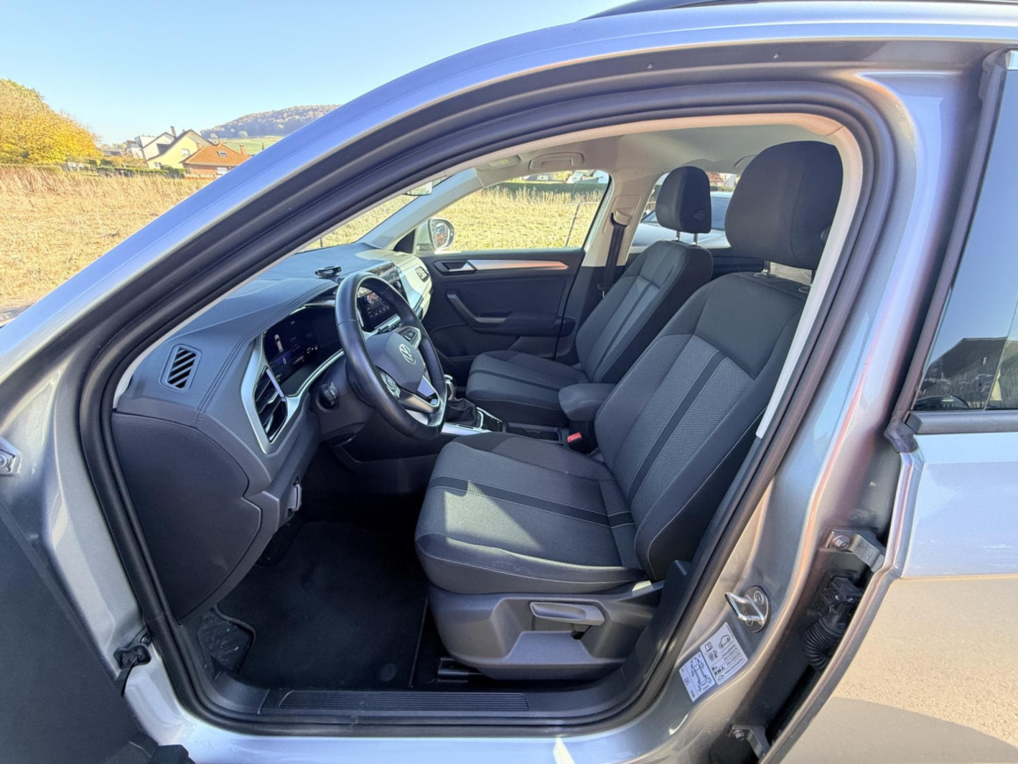 VW T-Roc Life 1.5 TSI 150cv DSG 7 vitesses (2024) - Photo 3