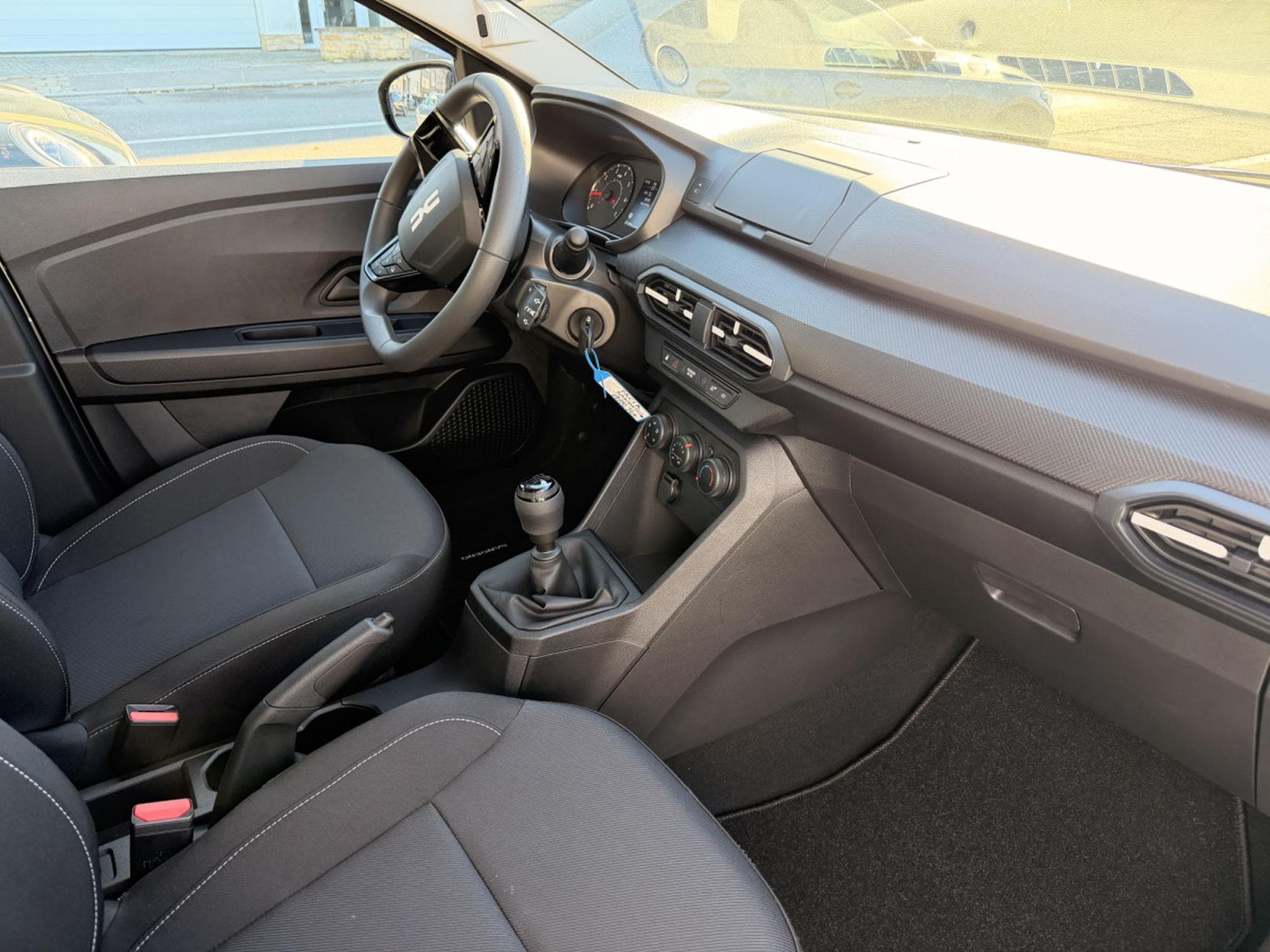 Dacia Sandero 1.0 Tce 100 Essentiel (2026) - Photo 3