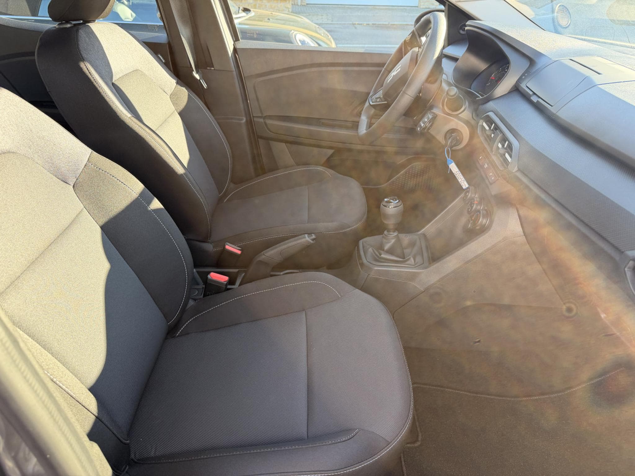 Dacia Sandero 1.0 Tce 100 Essentiel (2026) - Photo 11