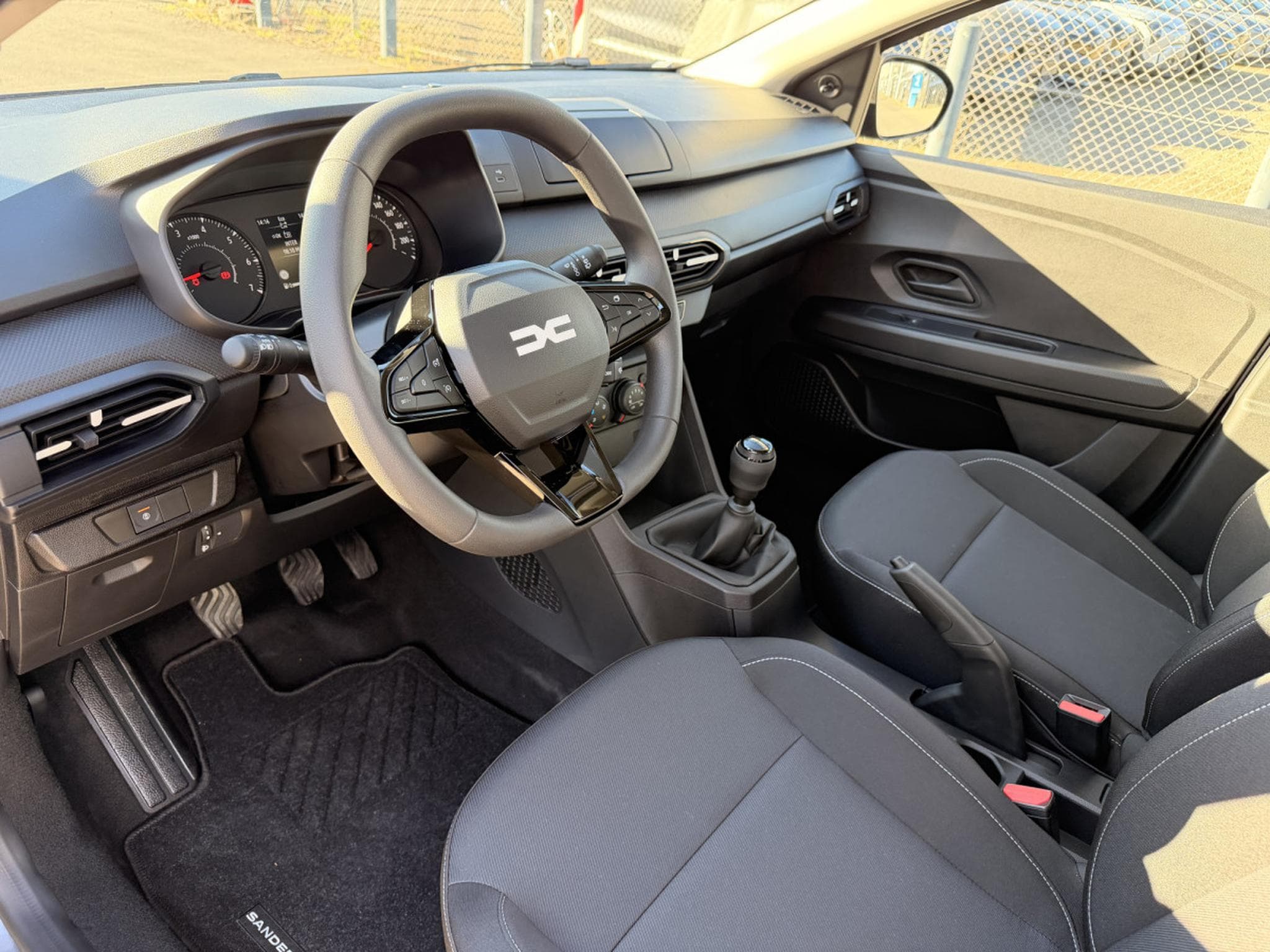 Dacia Sandero 1.0 Tce 100 Essentiel (2026) - Photo 14
