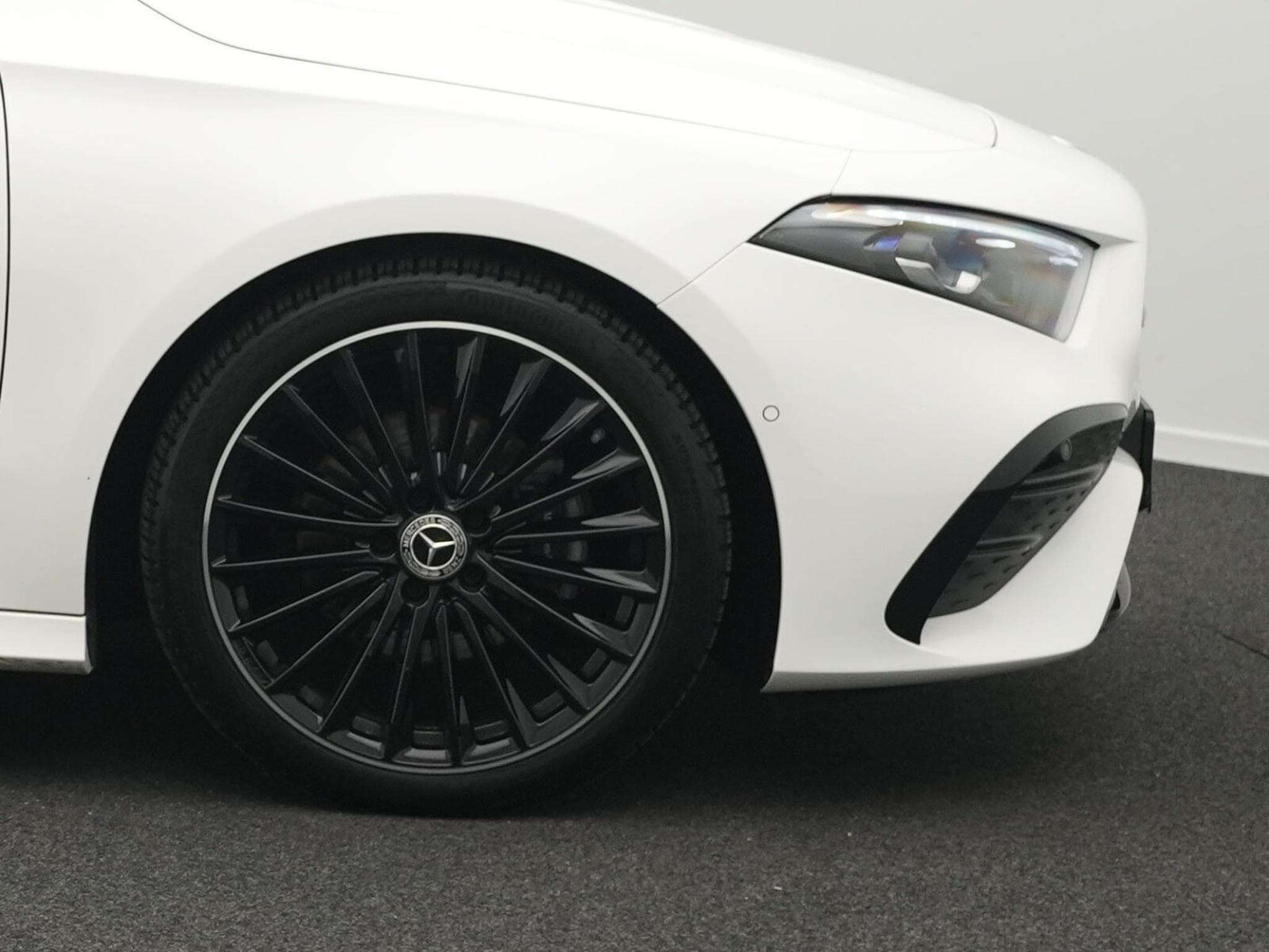 Mercedes A 200 d AMG-Line Multi+Kamera+Ambi+Night (2025) - Photo 8